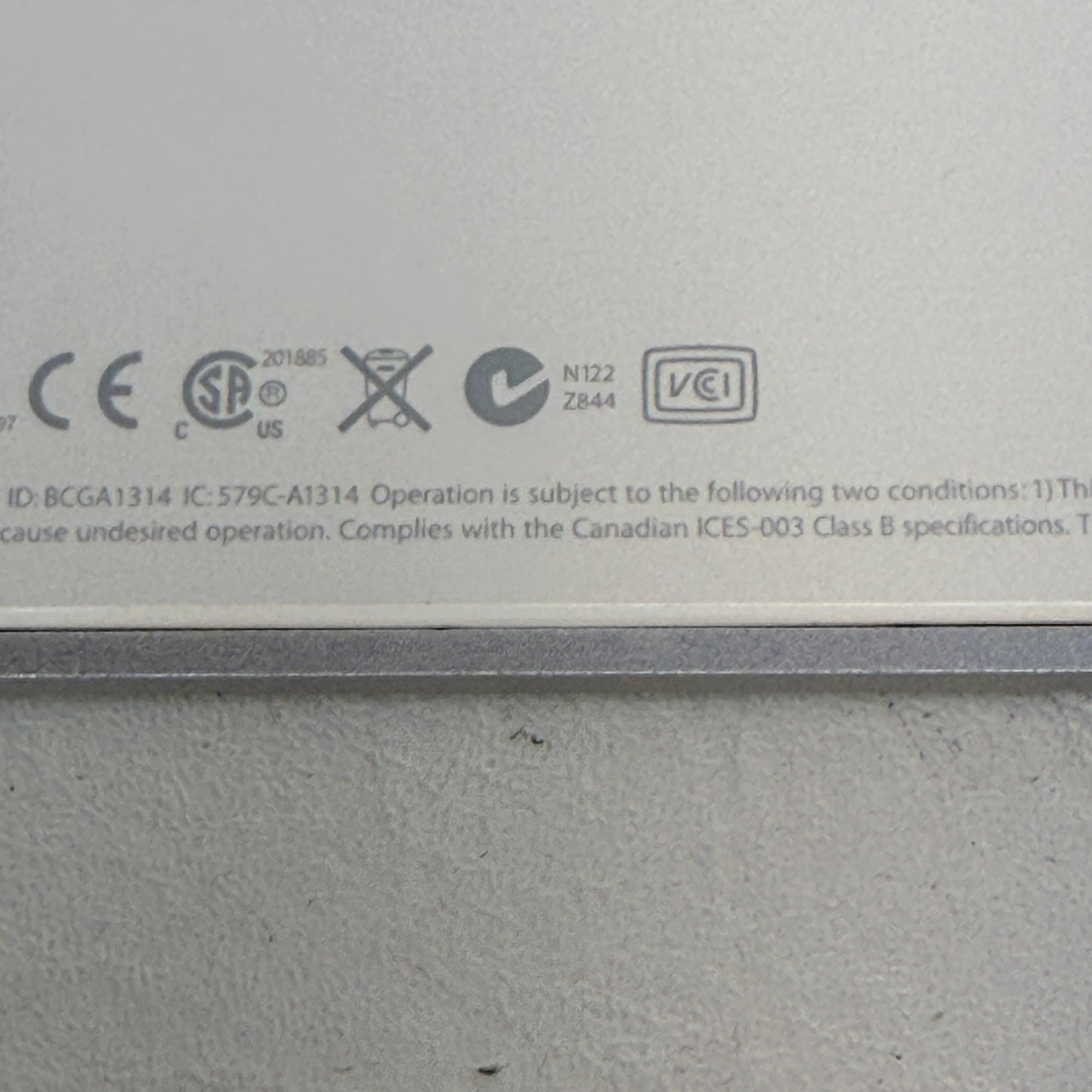 Apple Wireless Keyboard A1314 Bluetooth  Silver/White