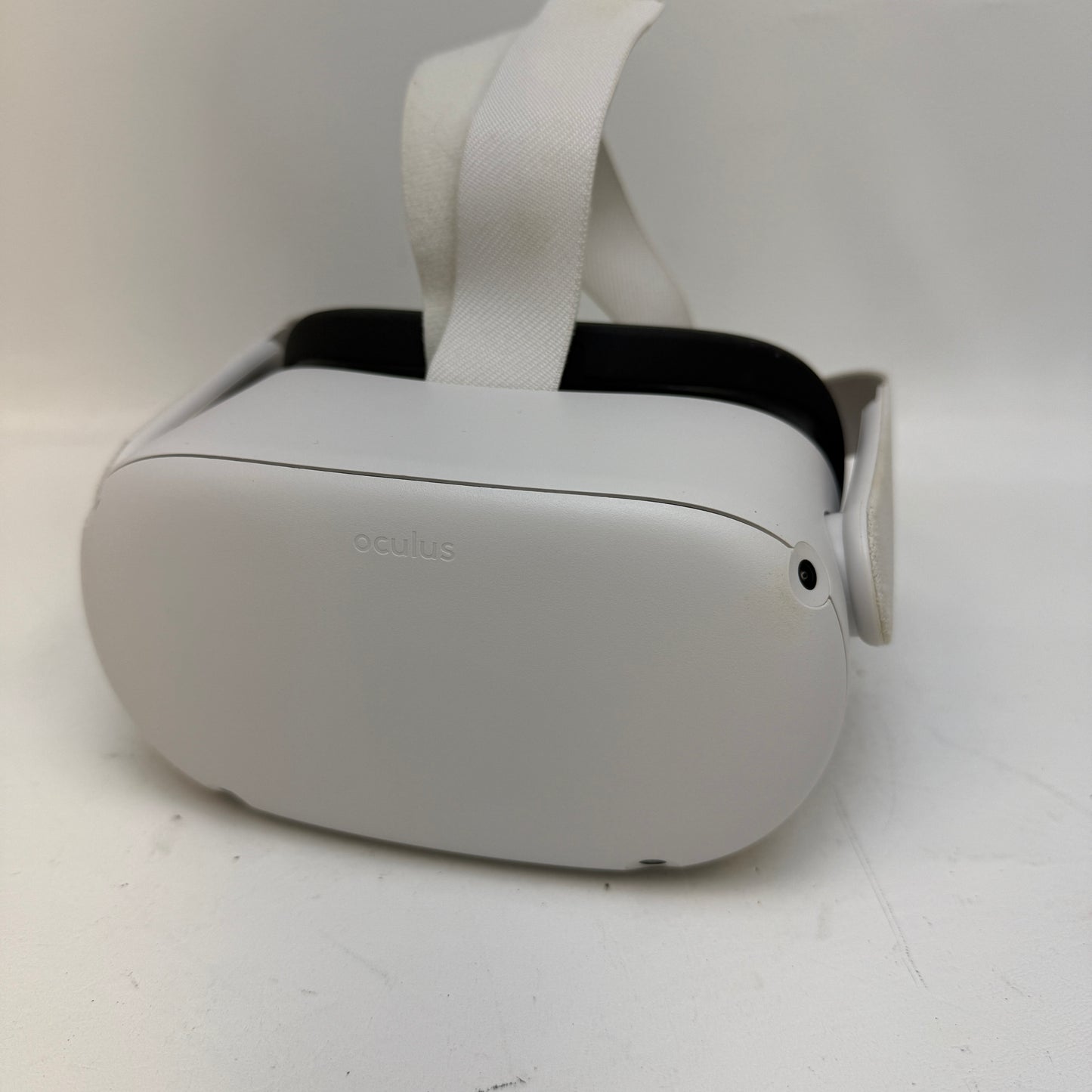 Oculus Quest 2 64GB Standalone All-in-One VR Headset KW49CM