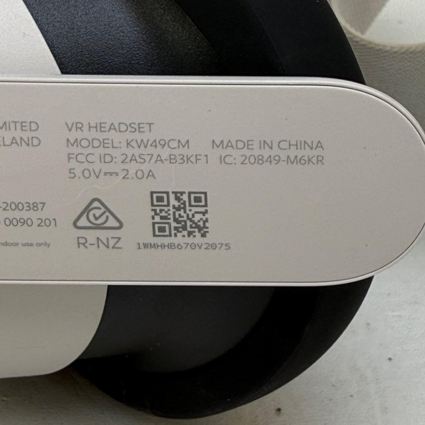 Oculus Quest 2 64GB Standalone All-in-One VR Headset KW49CM