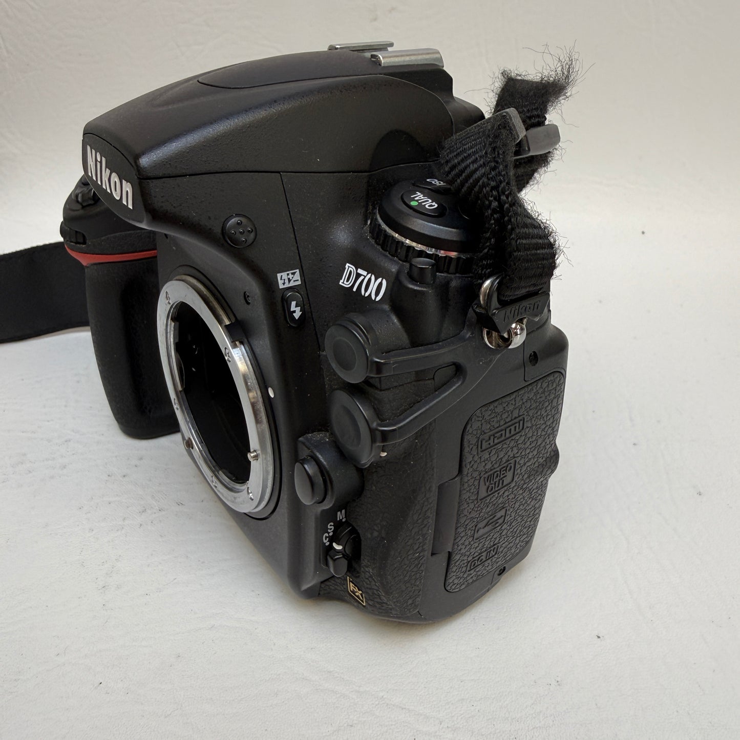 Nikon D700 12.1MP Digital SLR DSLR Camera Body