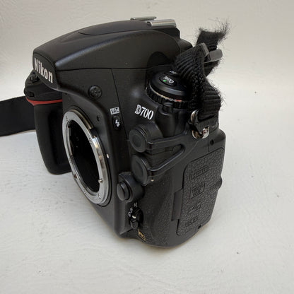 Nikon D700 12.1MP Digital SLR DSLR Camera Body