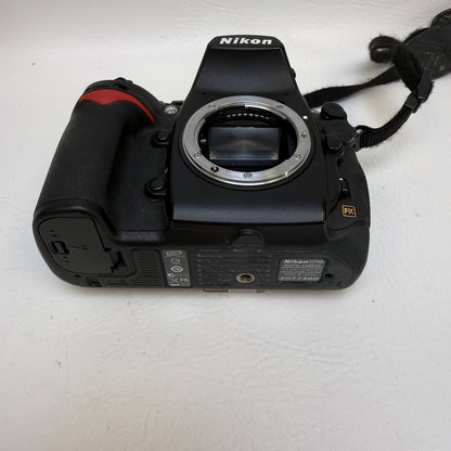 Nikon D700 12.1MP Digital SLR DSLR Camera Body