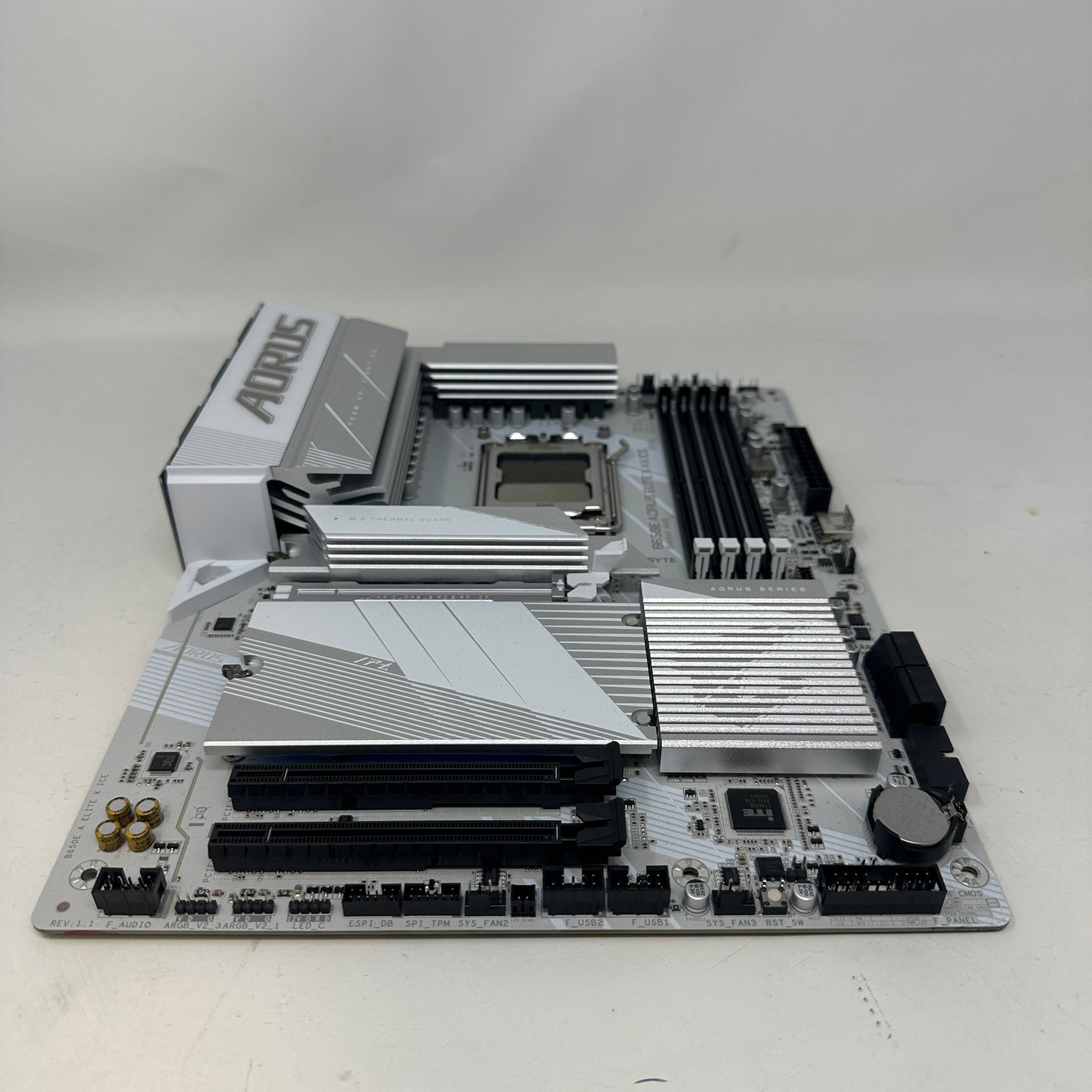  GIGABYTE B650E AORUS Elite X AX ICE AM5 ATX White Motherboard DDR5