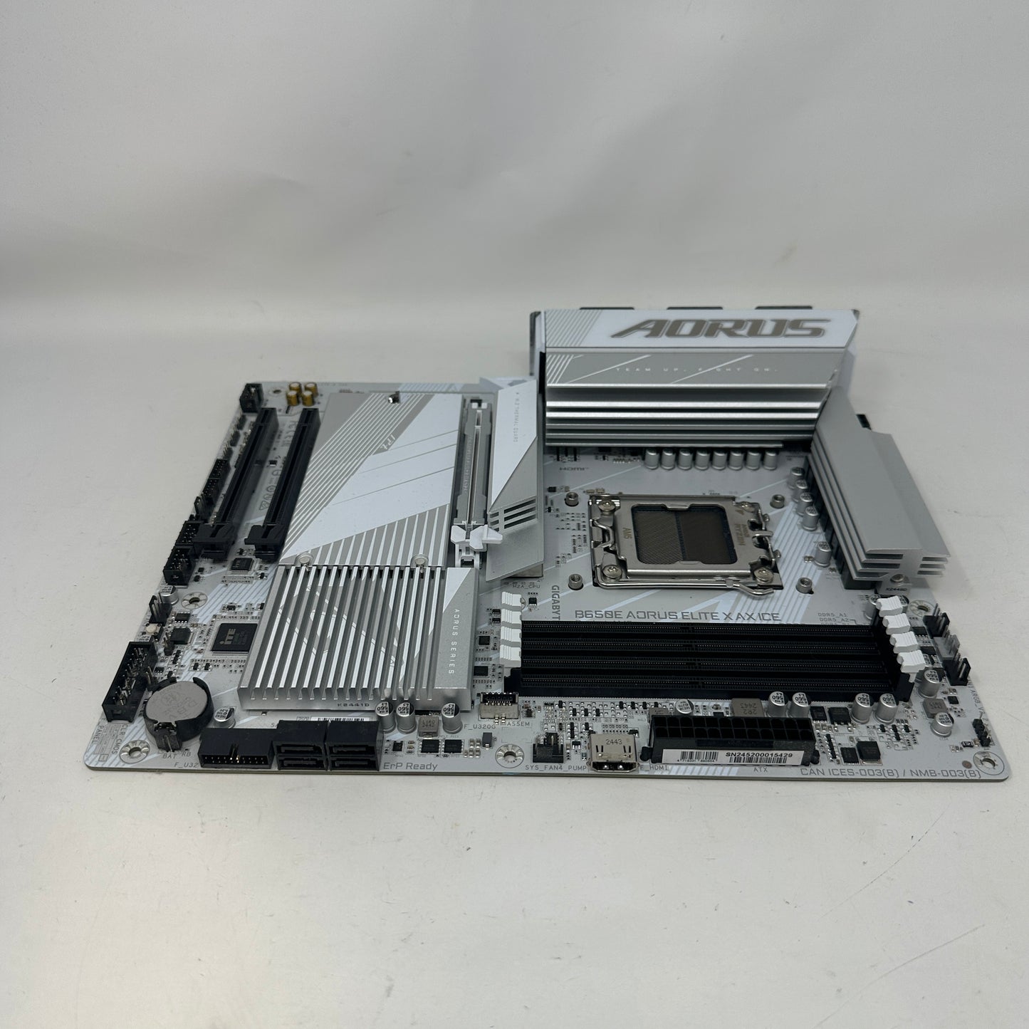  GIGABYTE B650E AORUS Elite X AX ICE AM5 ATX White Motherboard DDR5
