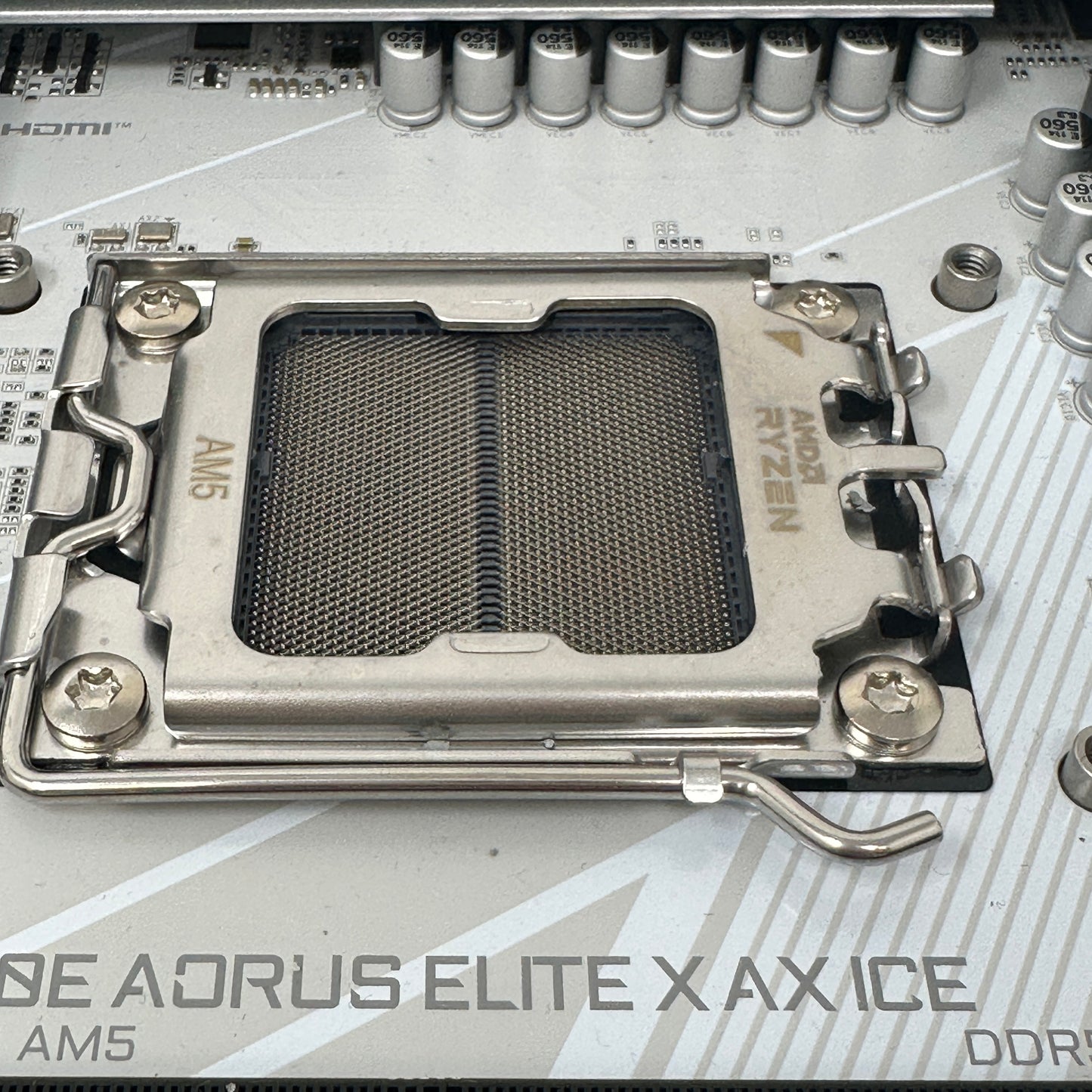  GIGABYTE B650E AORUS Elite X AX ICE AM5 ATX White Motherboard DDR5