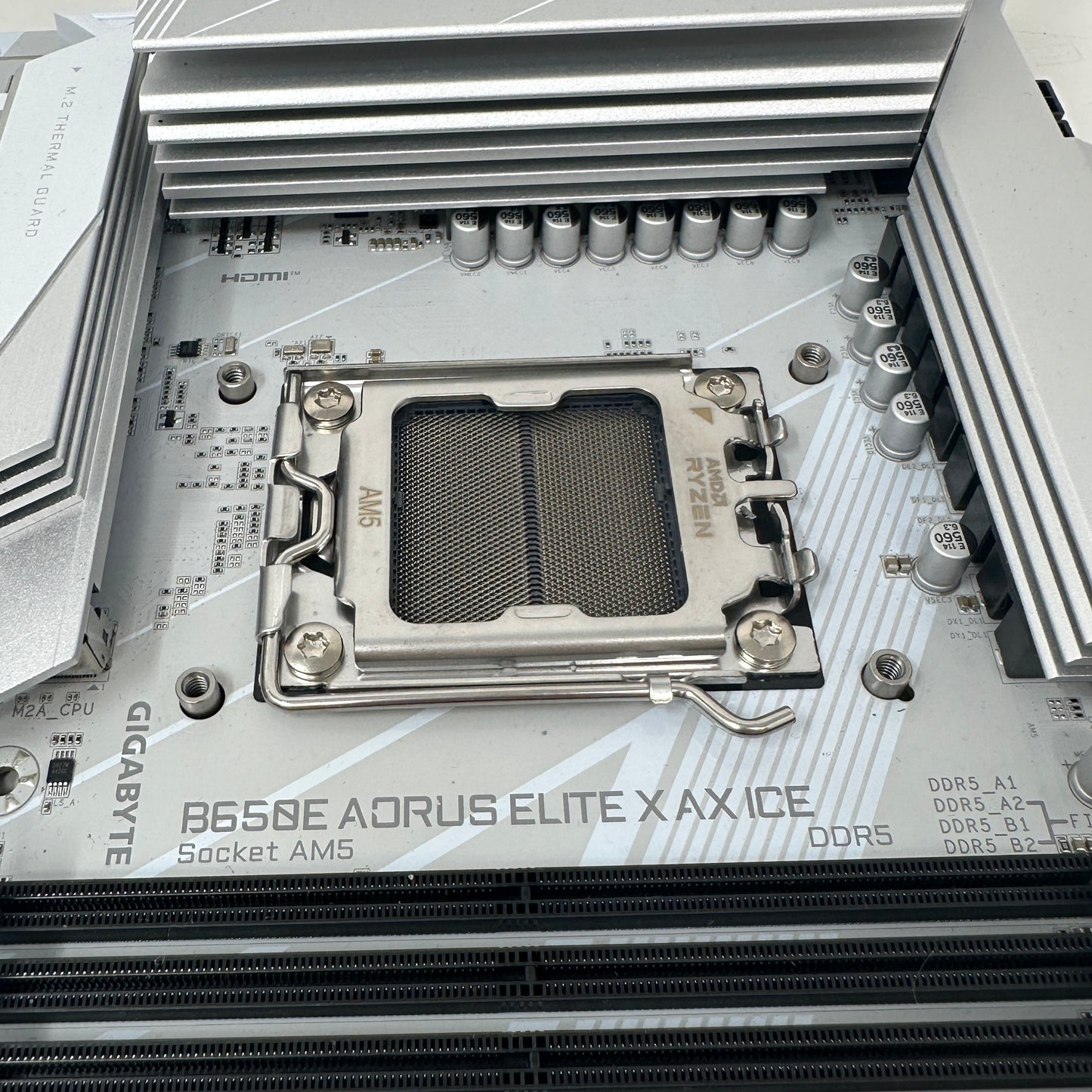  GIGABYTE B650E AORUS Elite X AX ICE AM5 ATX White Motherboard DDR5