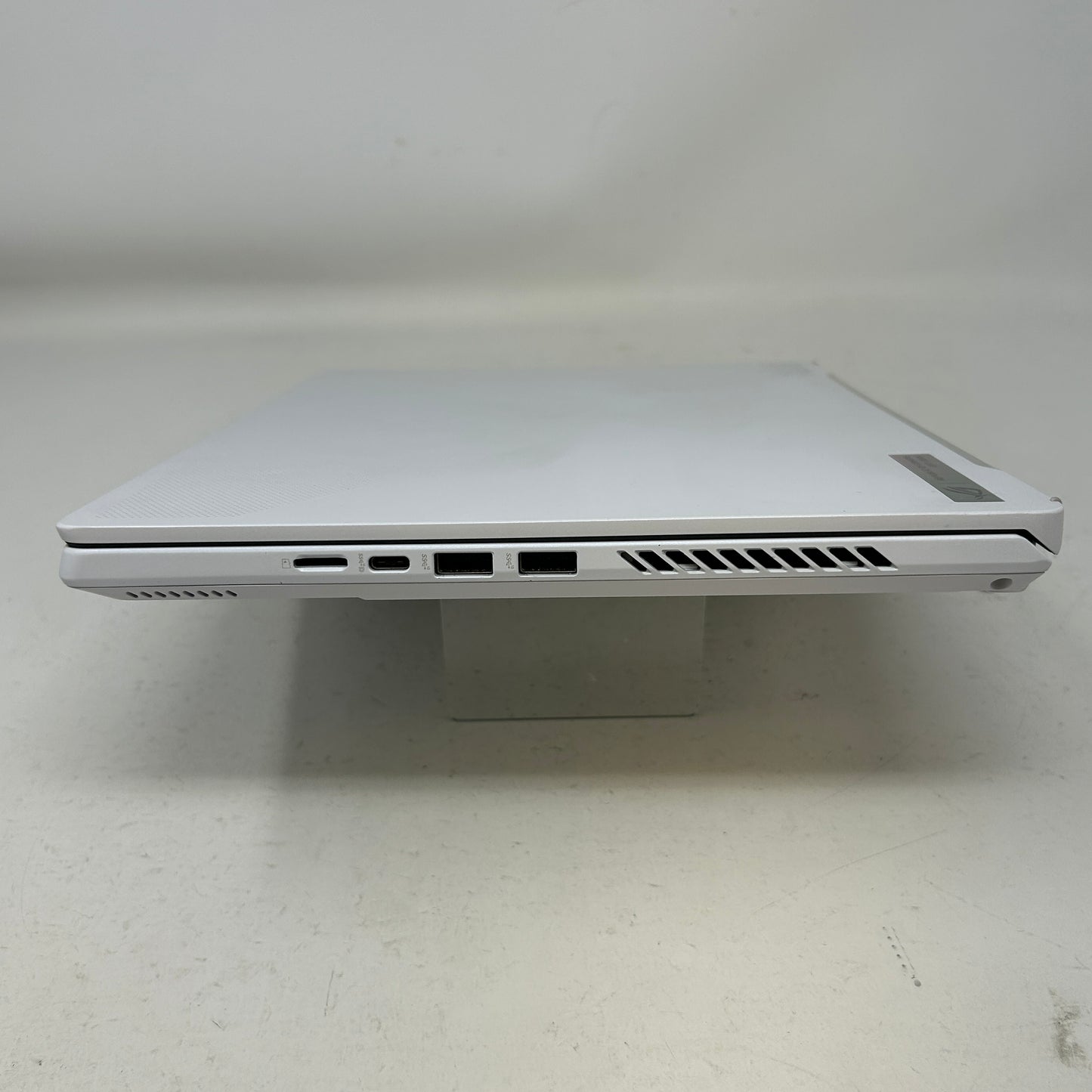 Asus ROG Zephyrus G14 GA402X 14" Ryzen 9 7940HS 4.0GHz 16GB RAM 512GB SSD 