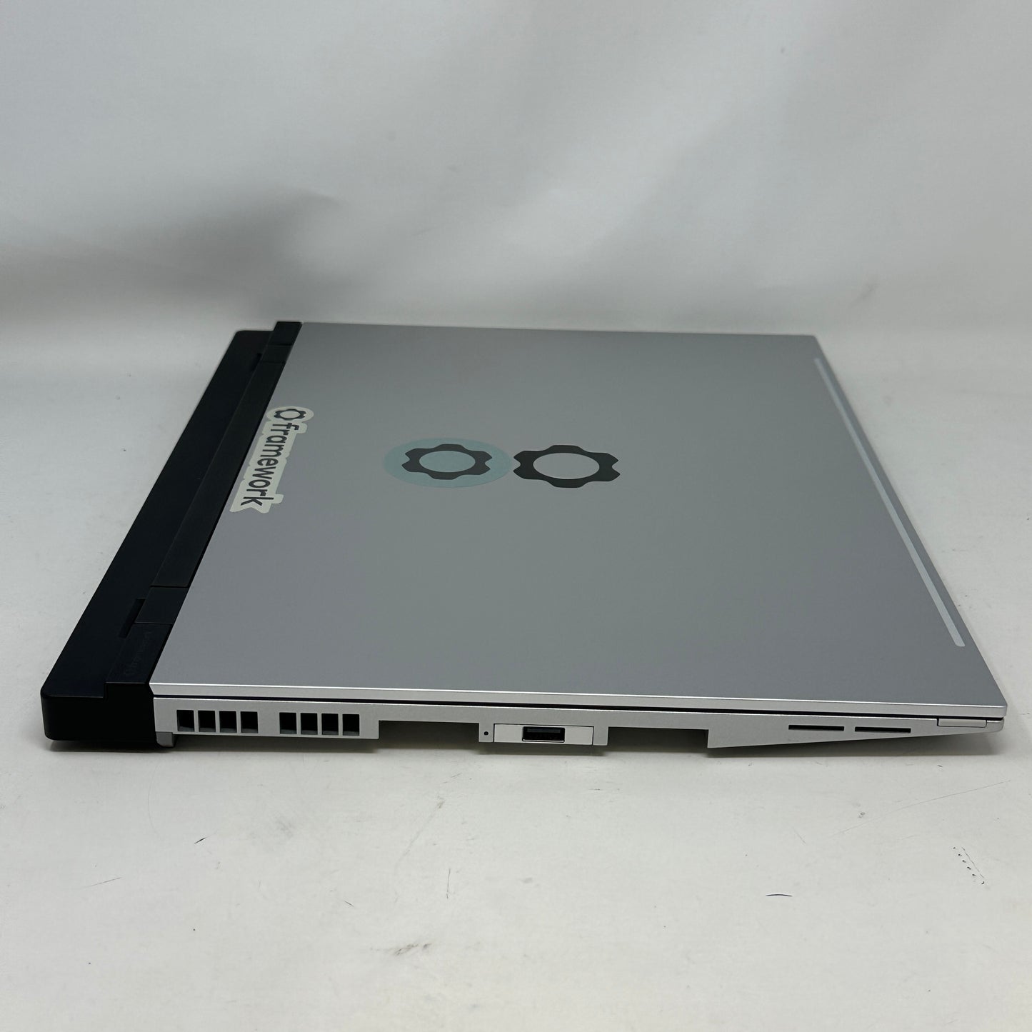 Framework Laptop 6 FRVR132 13.5" Ryzen 7 7840HS 3.8GHz 32GB RAM 1TB SSD