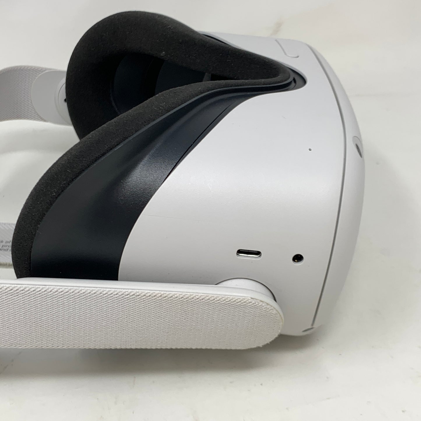 Meta Quest 2 64GB Standalone All-in-One VR Headset KW49CM