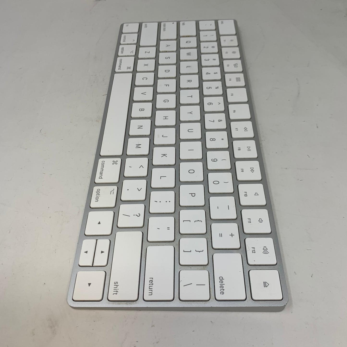 Apple Magic Keyboard A1644 Silver Wireless Bluetooth Keyboard Rechargeable
