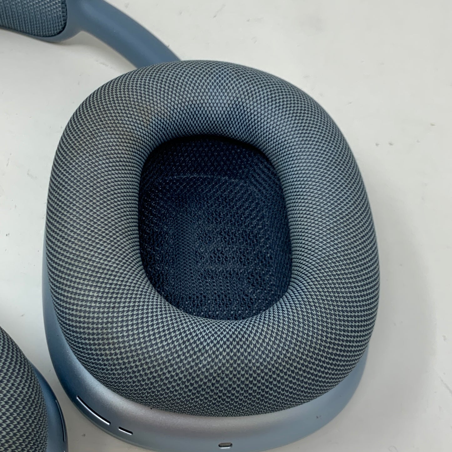 Apple AirPods Max USB-C Wireless Over-Ear Headphones Blue MWW63AM/A
