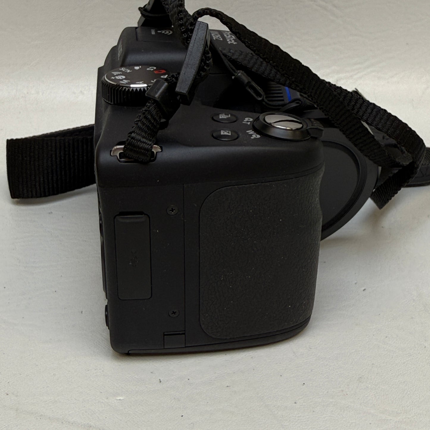 Minolta ProShot MN26Z 20MP Bridge Camera 26x Optical Zoom 1080p HD