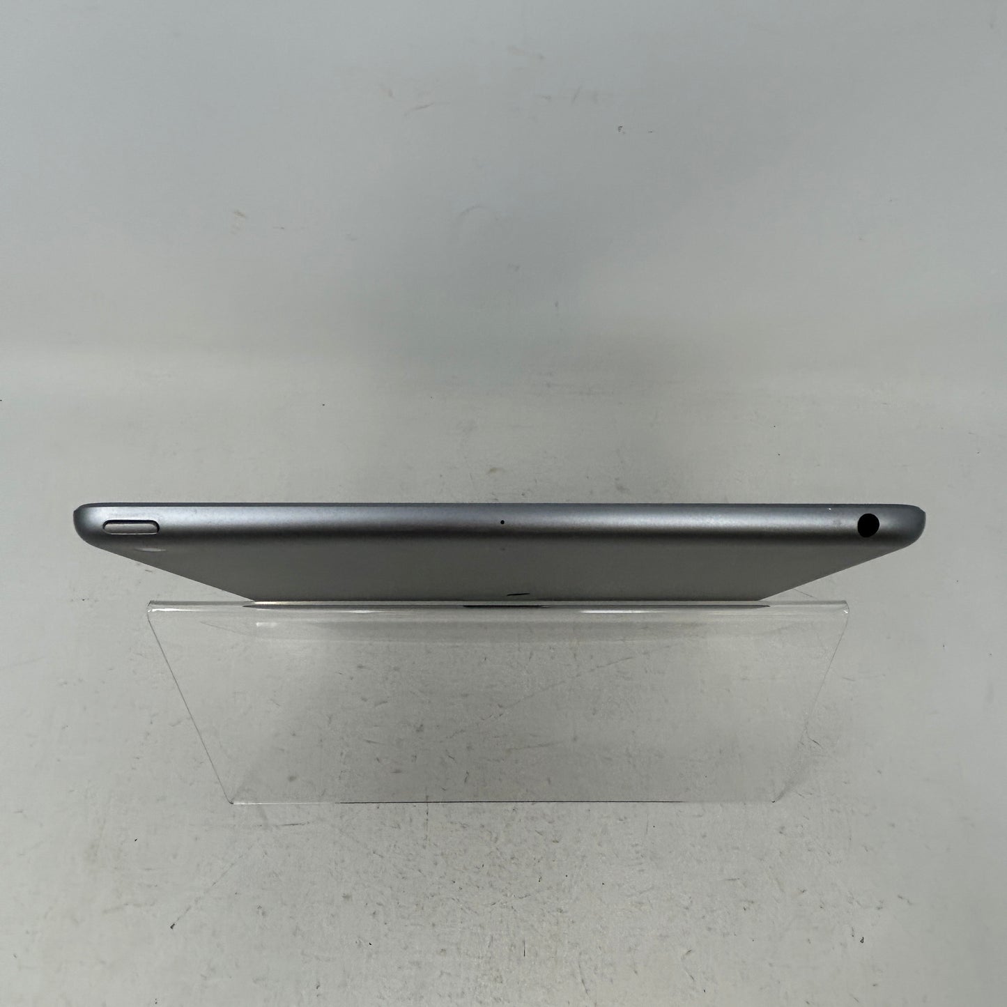 WiFi Only Apple iPad 6th Gen 128GB Space Gray MR7J2LL/A