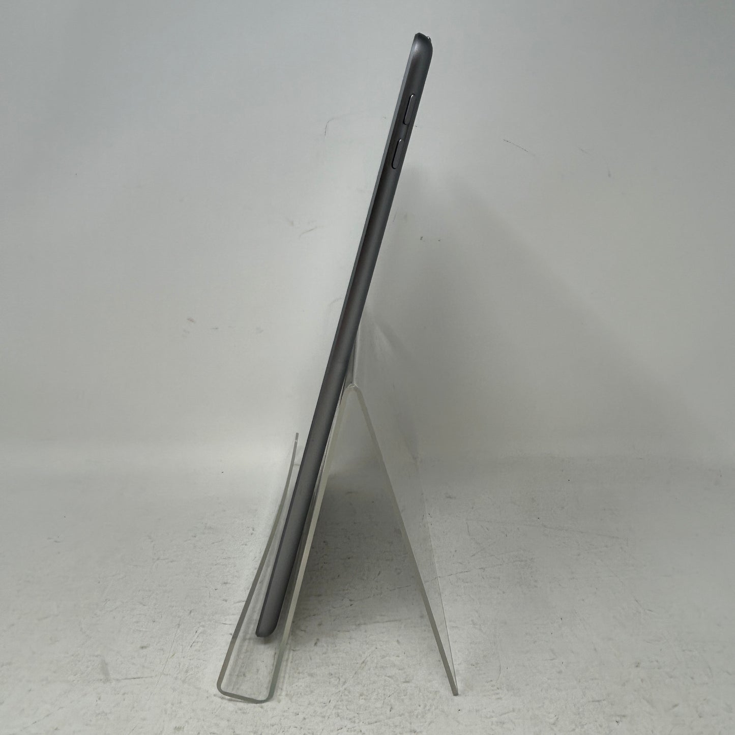 WiFi Only Apple iPad 6th Gen 128GB Space Gray MR7J2LL/A