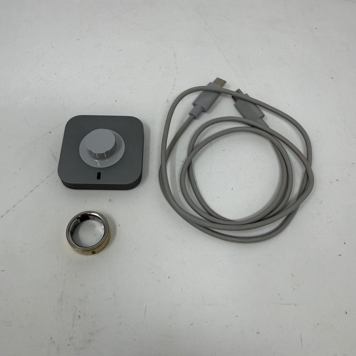Oura Ring 4 Gold Size 8 Smart Sleep Fitness & Heart Rate Tracker JZ90-54216-08