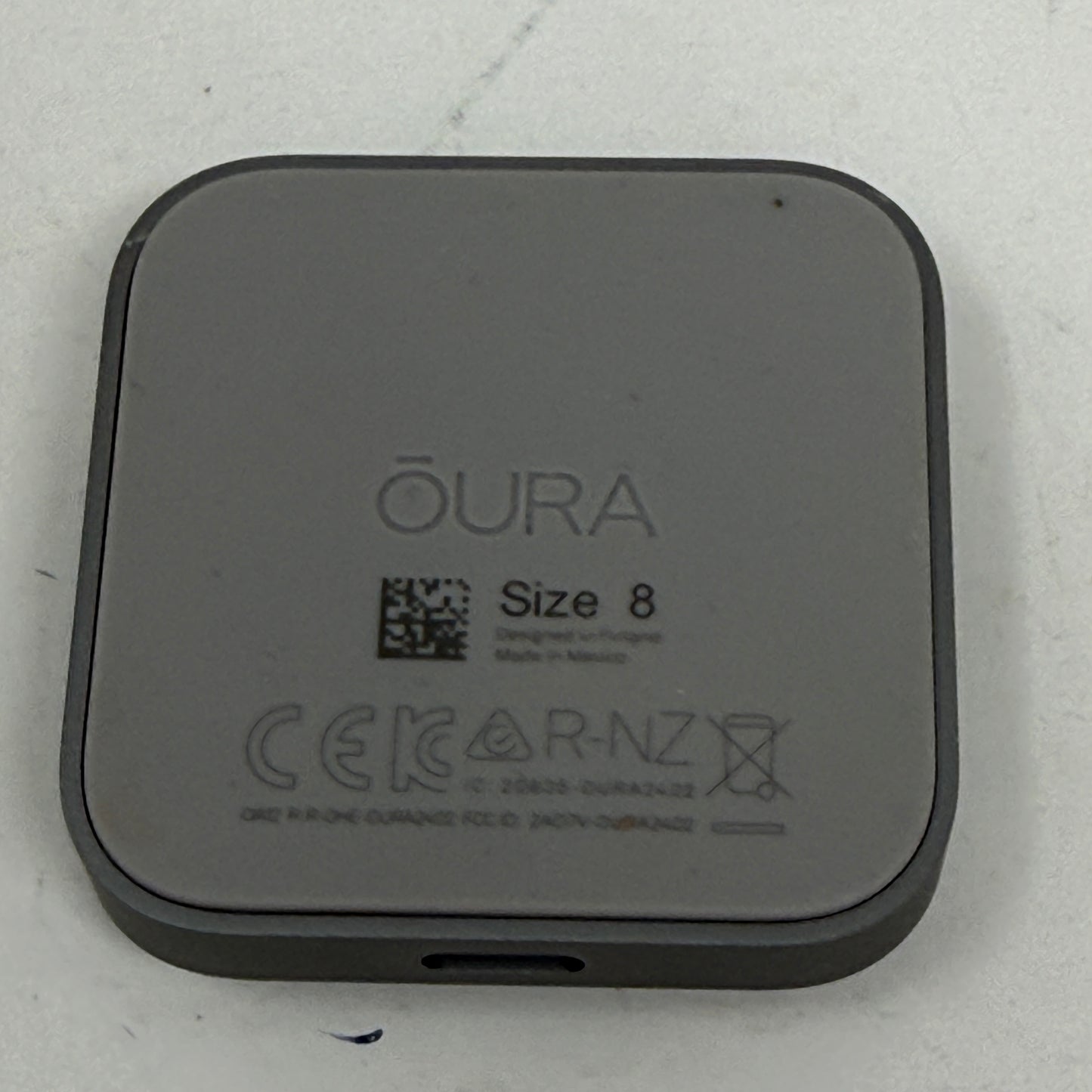 Oura Ring 4 Gold Size 8 Smart Sleep Fitness & Heart Rate Tracker JZ90-54216-08