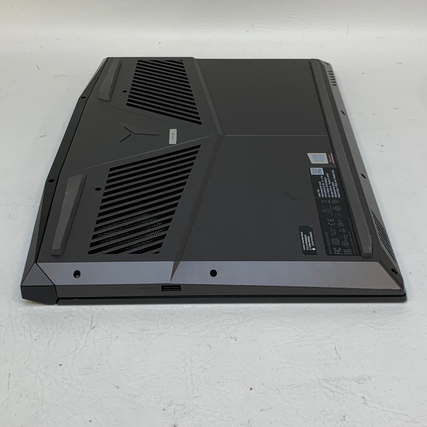 Lenovo Legion Y545 8SHOKP9 15.6" i7-9750H 2.6GHz 16GB RAM 1TB SSD GeForce GTX 