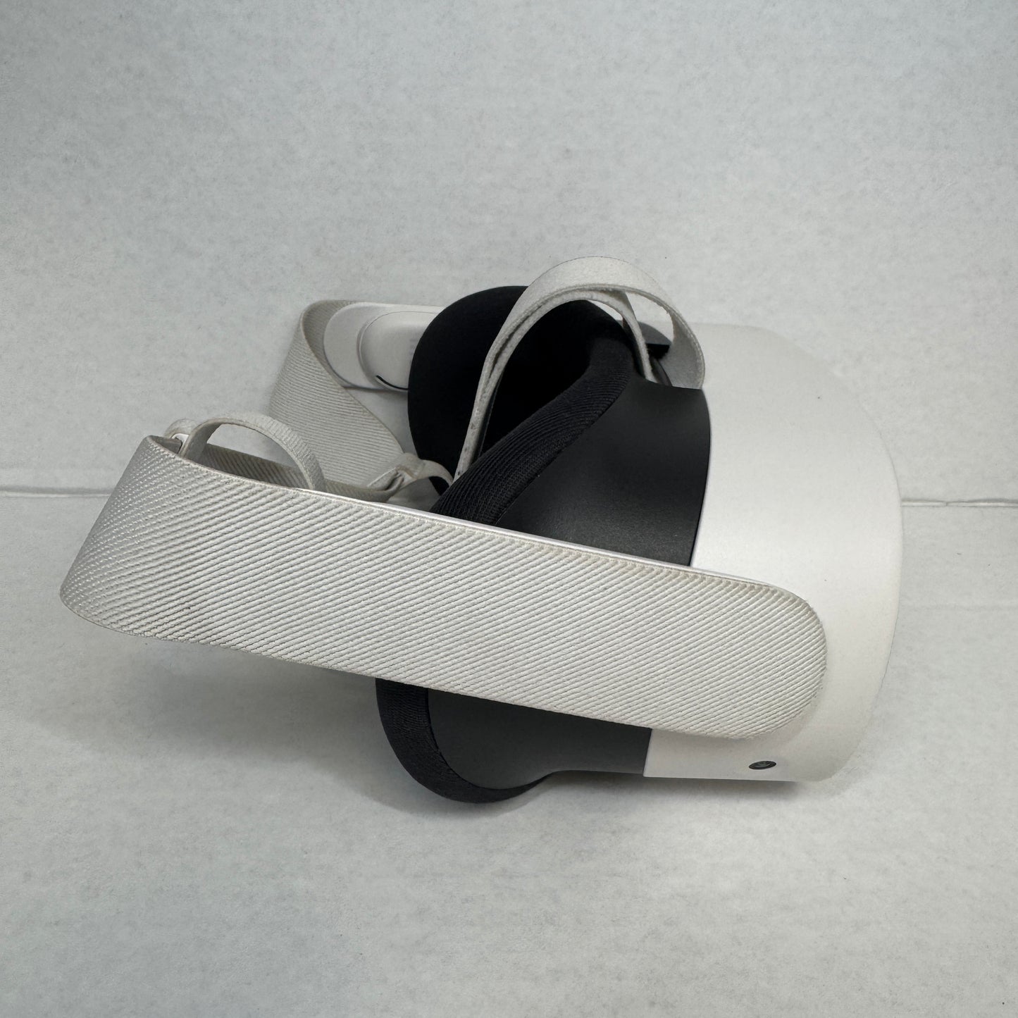 Meta Quest 3S 128GB Standalone All-in-One VR Headset P97