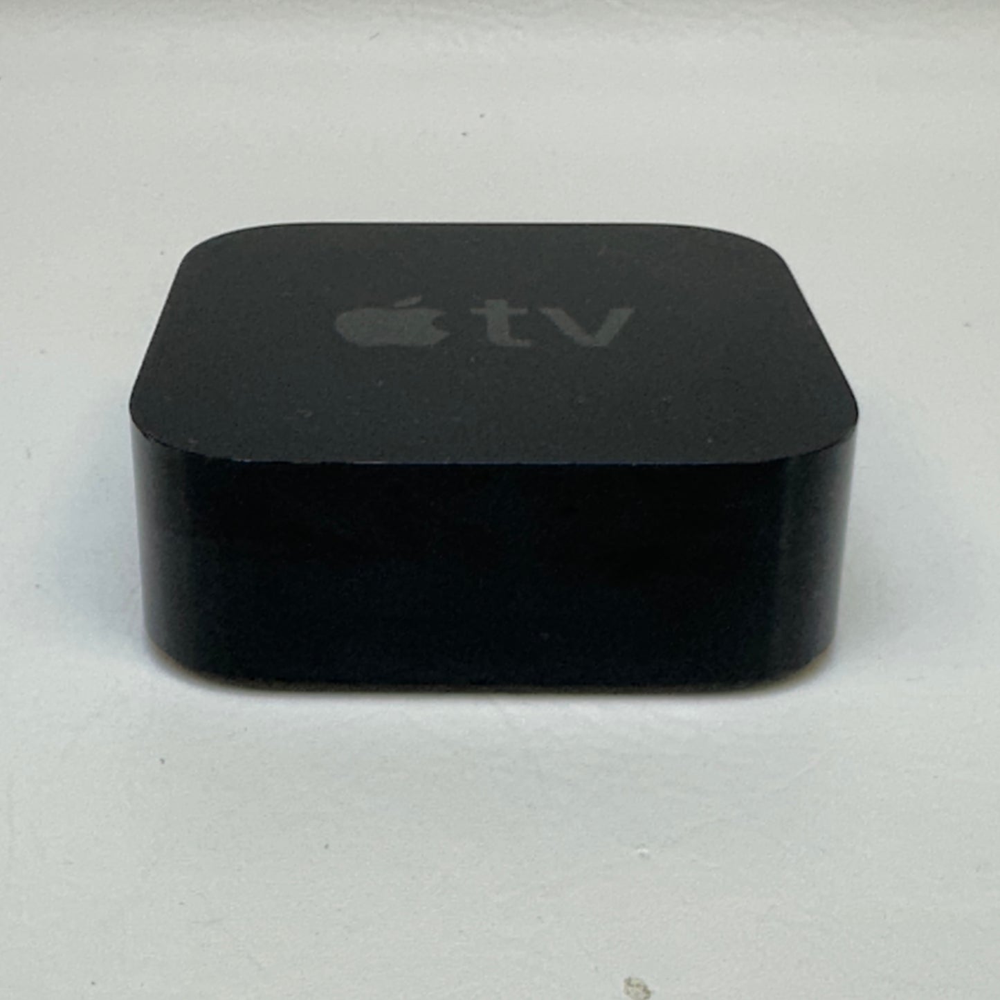 Apple TV 4K 1st Gen 32GB Digital HD Media Streamer MQD22LL/A WiFi + Ethernet