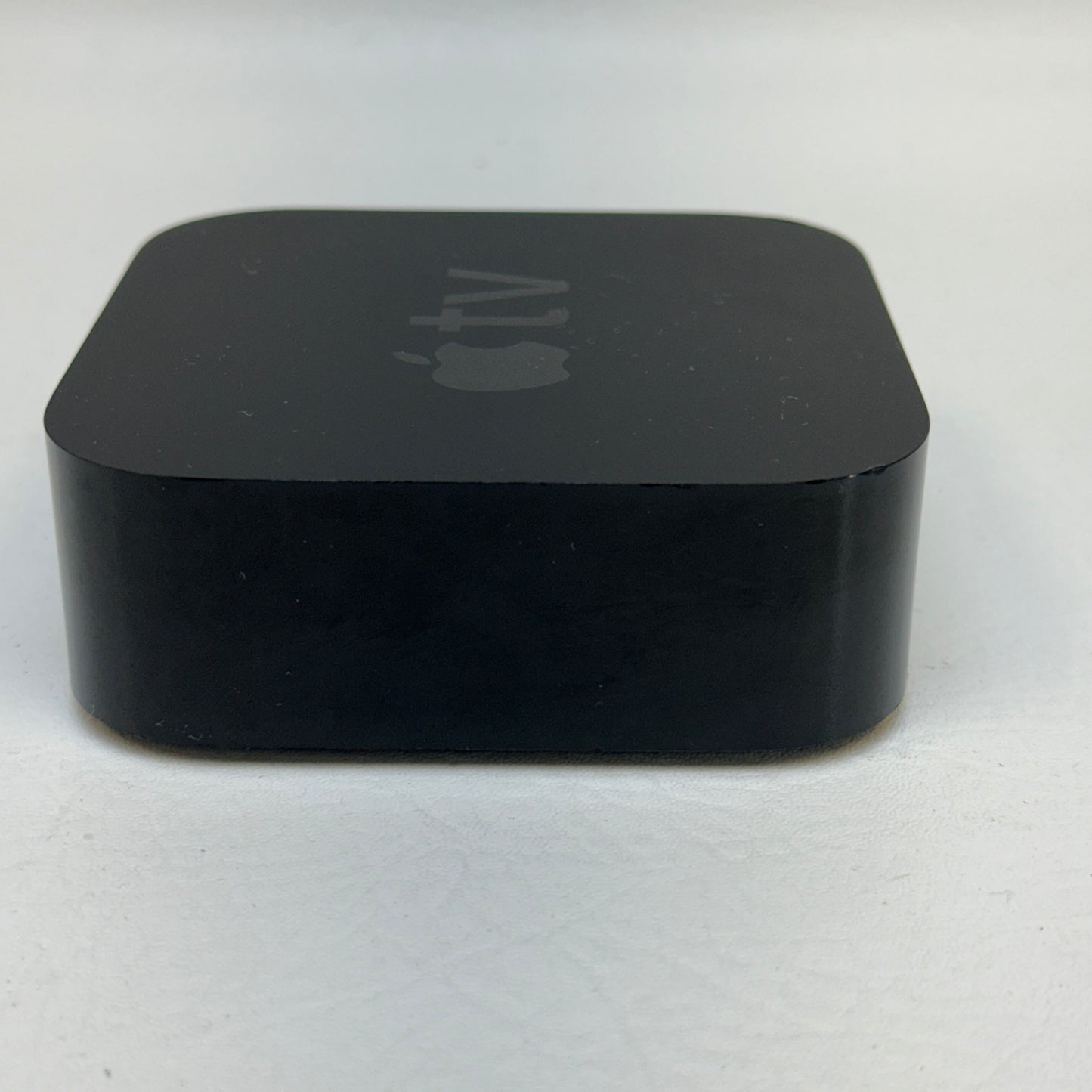 Apple TV 4K 1st Gen 32GB Digital HD Media Streamer MQD22LL/A WiFi + Ethernet