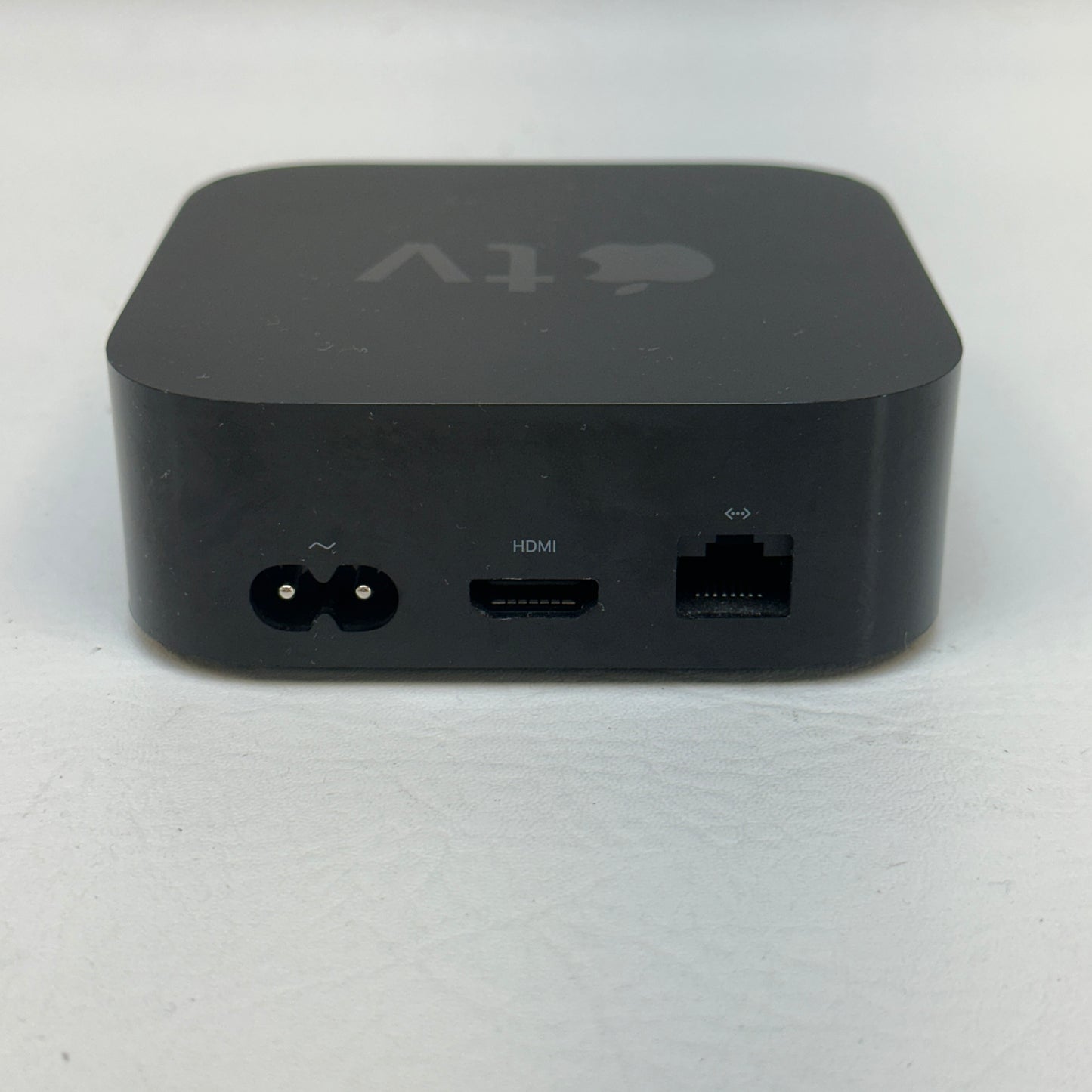 Apple TV 4K 1st Gen 32GB Digital HD Media Streamer MQD22LL/A WiFi + Ethernet