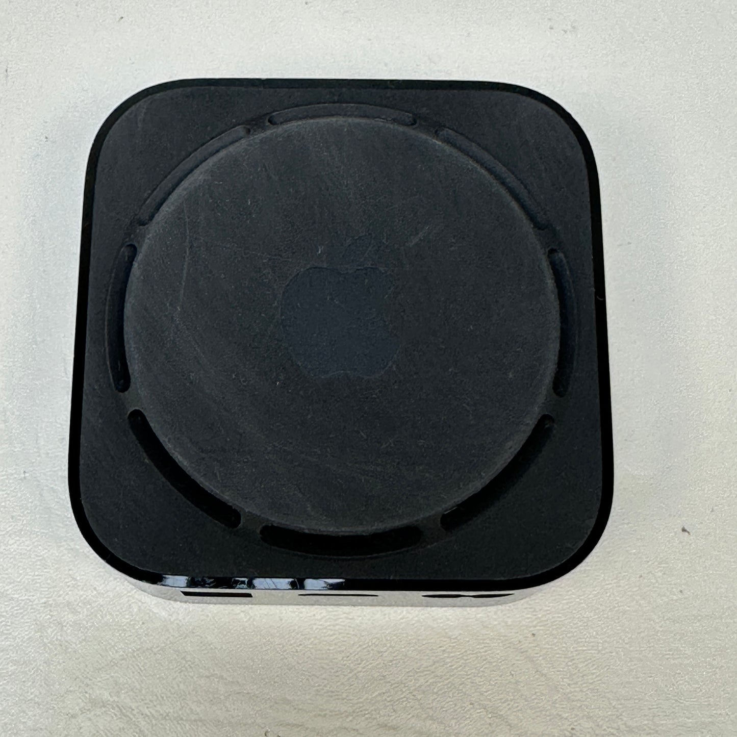 Apple TV 4K 1st Gen 32GB Digital HD Media Streamer MQD22LL/A WiFi + Ethernet
