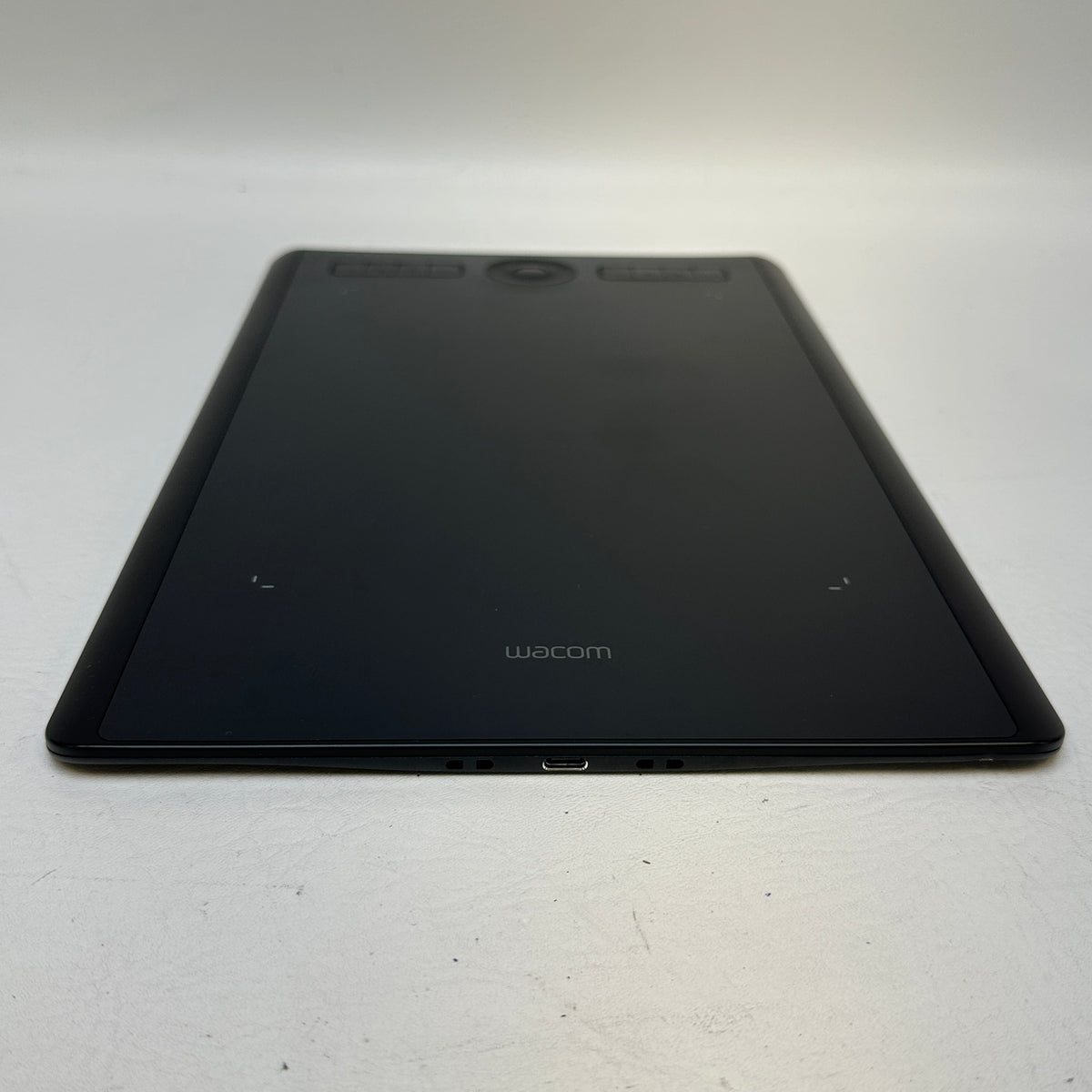 Wacom Intuos Pro Medium PTH-660 Graphics Drawing Tablet Black