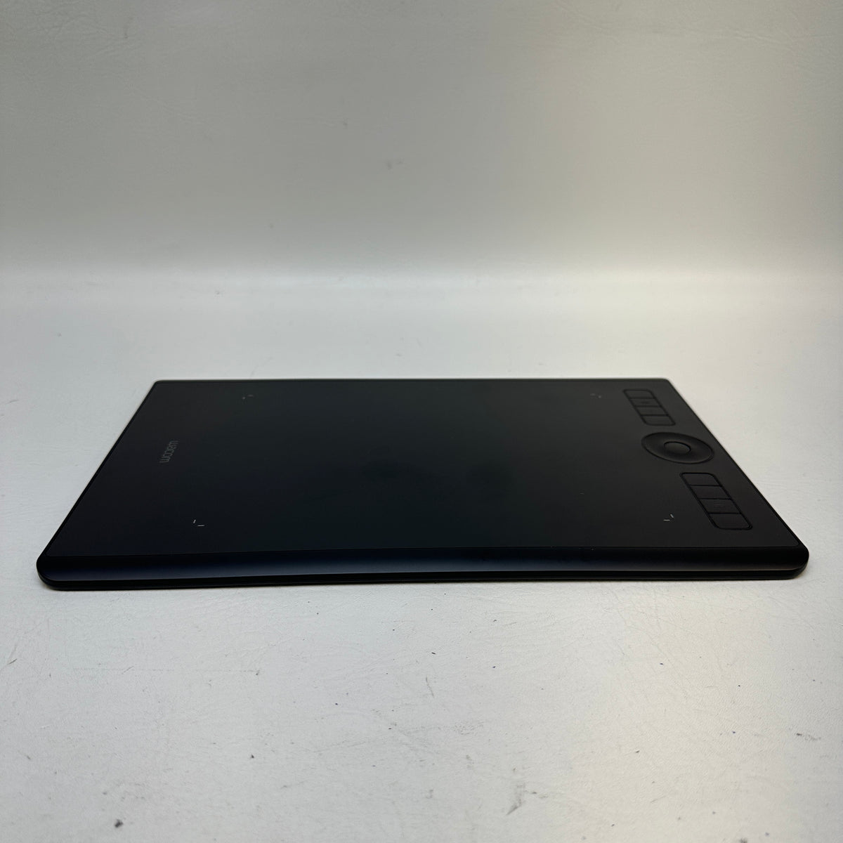 Wacom Intuos Pro Medium PTH-660 Graphics Drawing Tablet Black