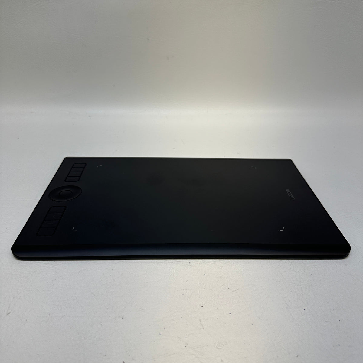 Wacom Intuos Pro Medium PTH-660 Graphics Drawing Tablet Black