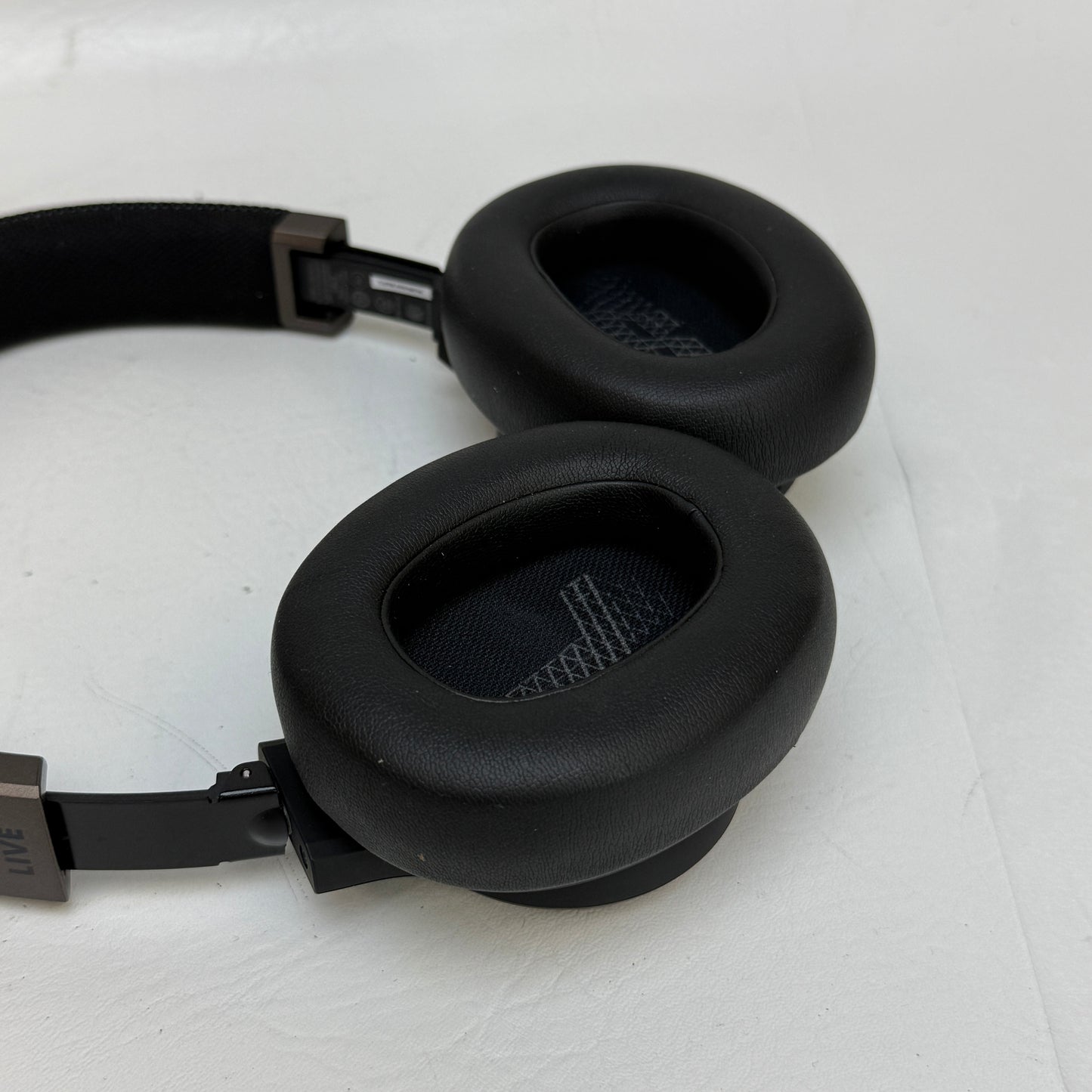 JBL LIVE650BTNC Wireless Over-Ear Bluetooth Headphones Black