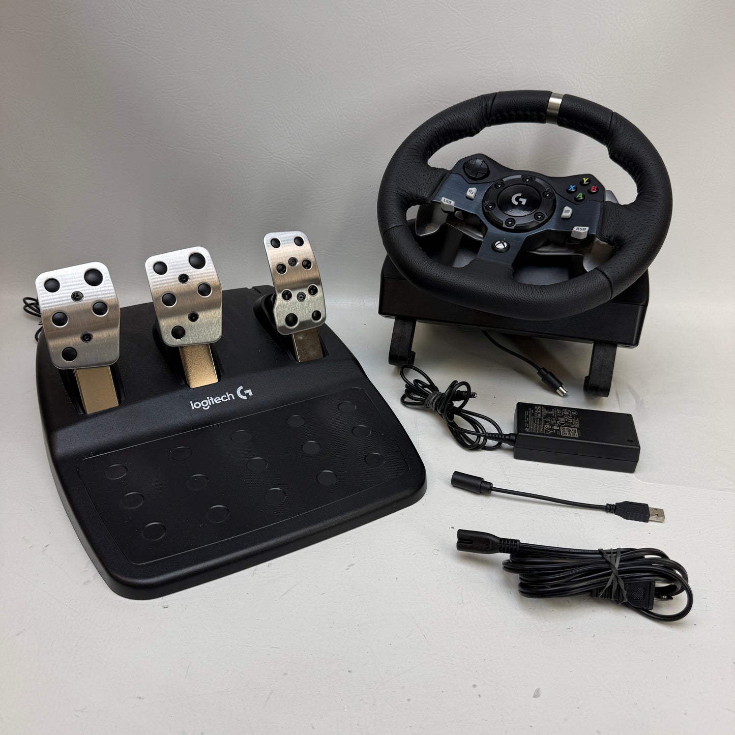 Logitech G920 Driving Force Racing Wheel & Pedals for Xbox Series X|S Xbox One 