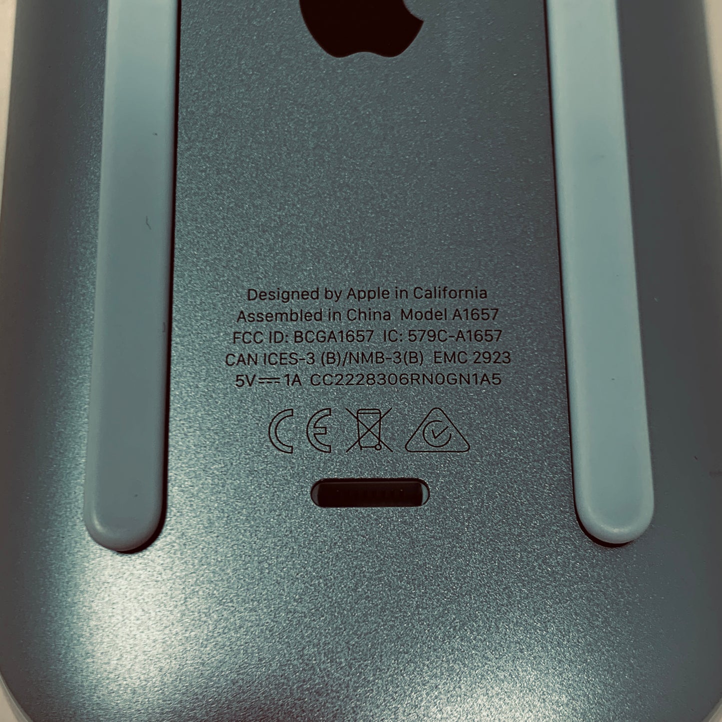 Apple Magic Mouse White Wireless Bluetooth Multi-Touch Surface Optical A1657
