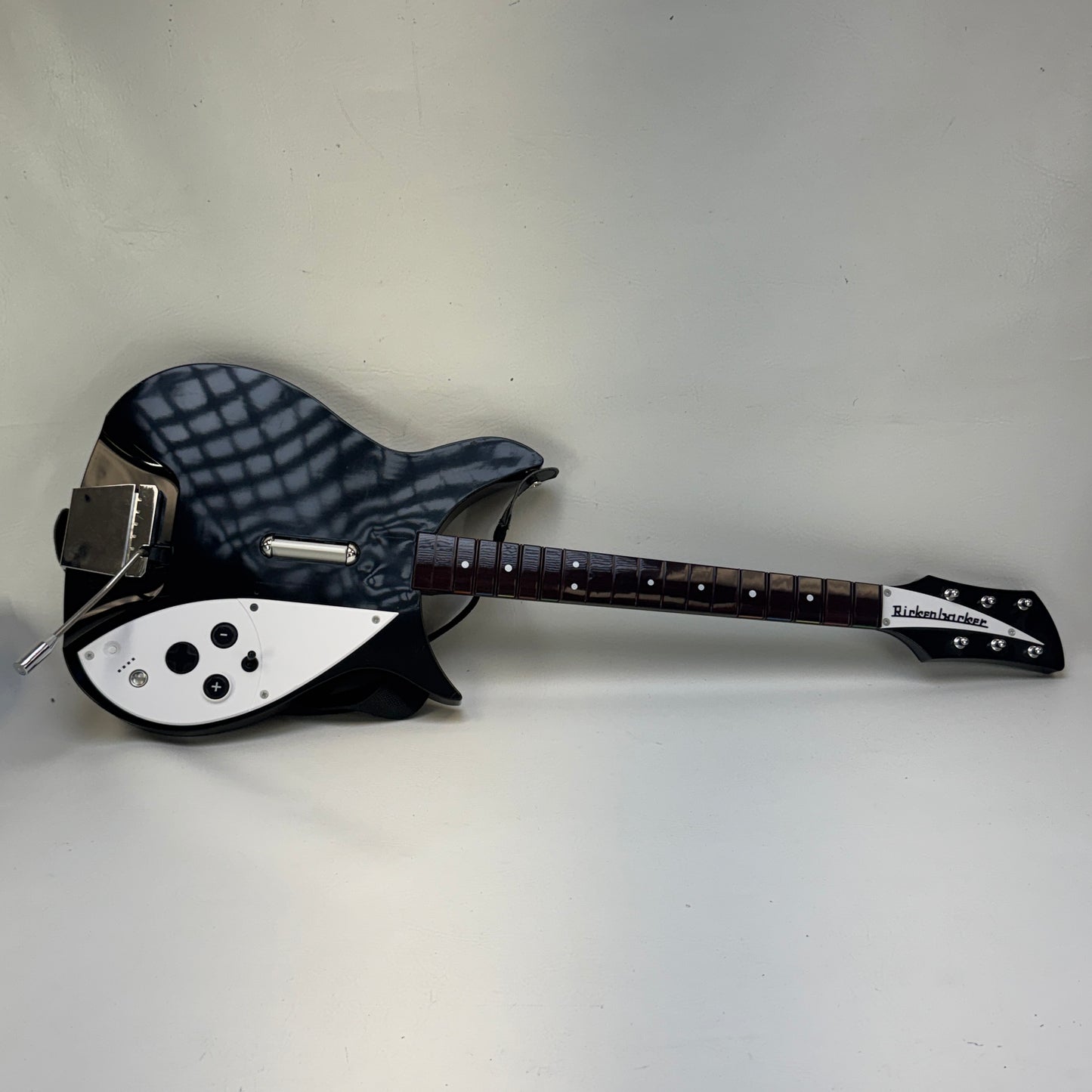 Harmonix Rock Band Rickenbacker Wii Wireless Rickenbacker 325 Controller NWGTS5