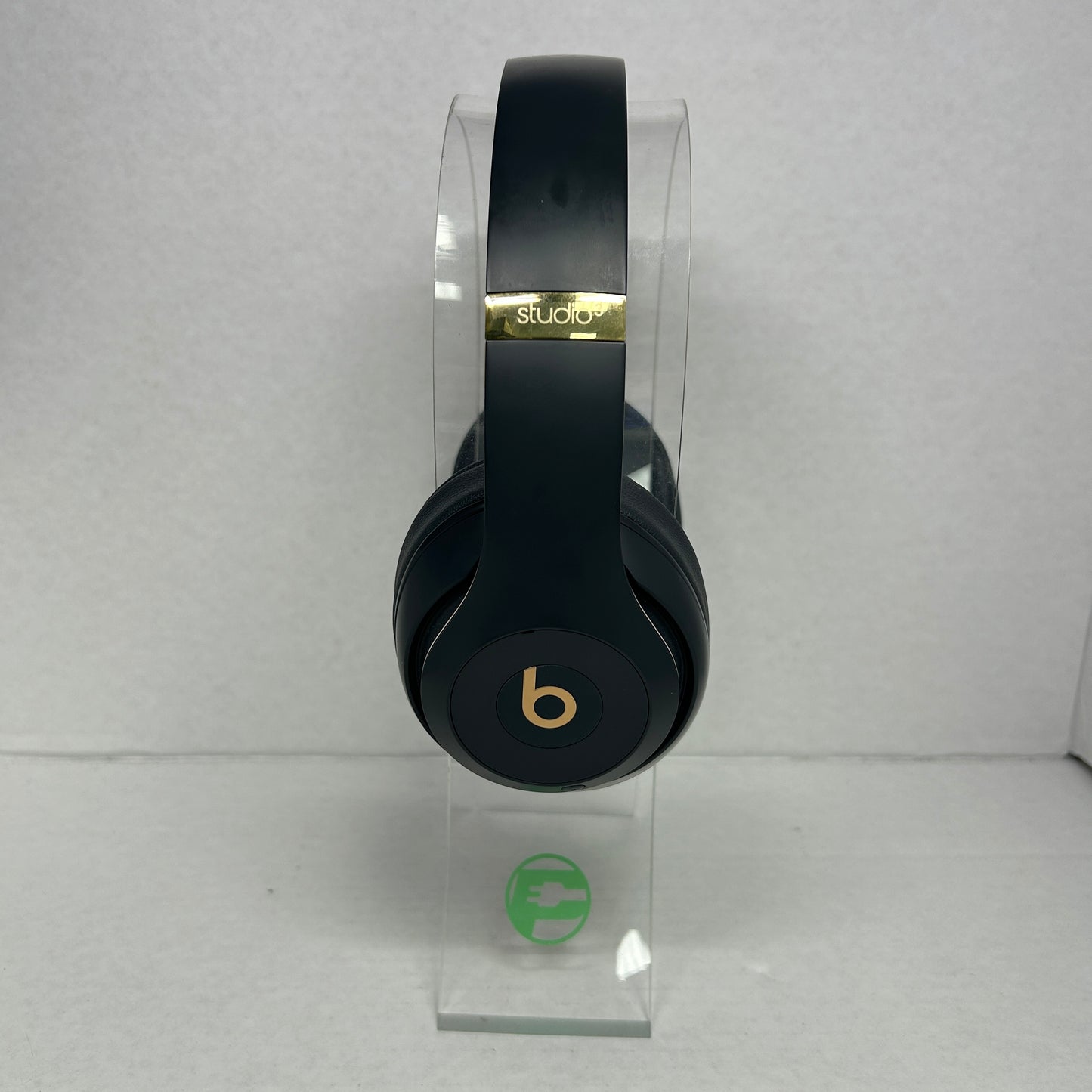 Beats Studio3 Wireless On-Ear Bluetooth Headphones Shadow Gray MQUF2LL/A