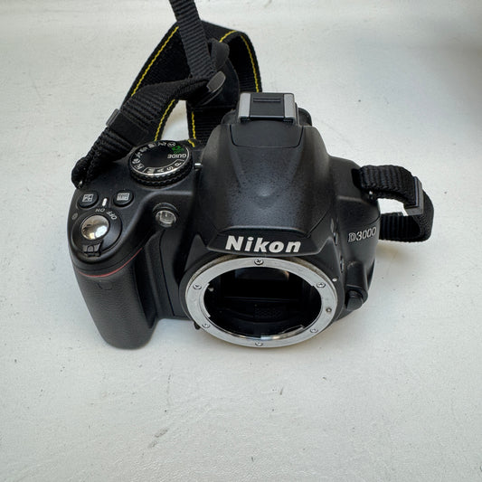 Nikon D3000 10.2MP Digital SLR DSLR Camera w/ Nikon 18-55mm F/3.5-5.6G AF-S VR DX Lens