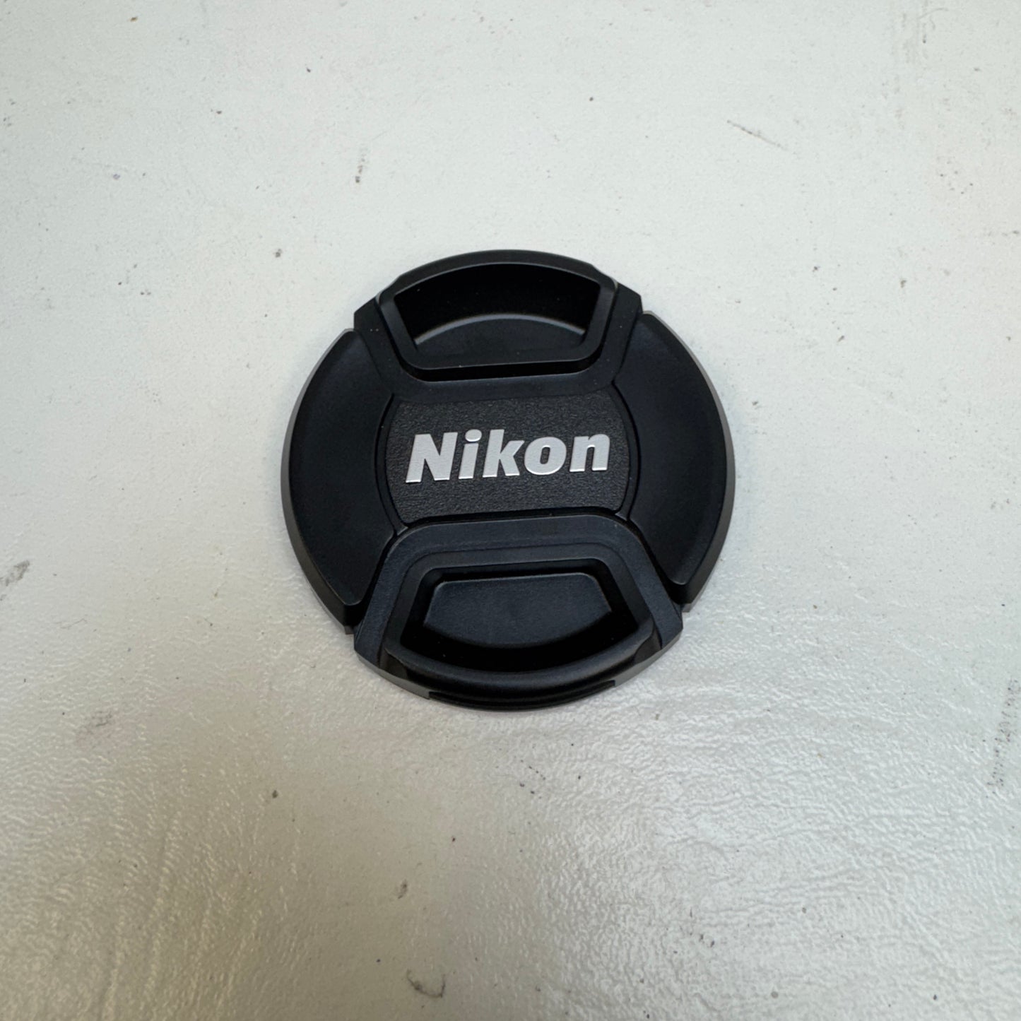 Nikon D3000 10.2MP Digital SLR DSLR Camera w/ Nikon 18-55mm F/3.5-5.6G AF-S VR DX Lens