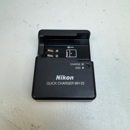 Nikon D3000 10.2MP Digital SLR DSLR Camera w/ Nikon 18-55mm F/3.5-5.6G AF-S VR DX Lens