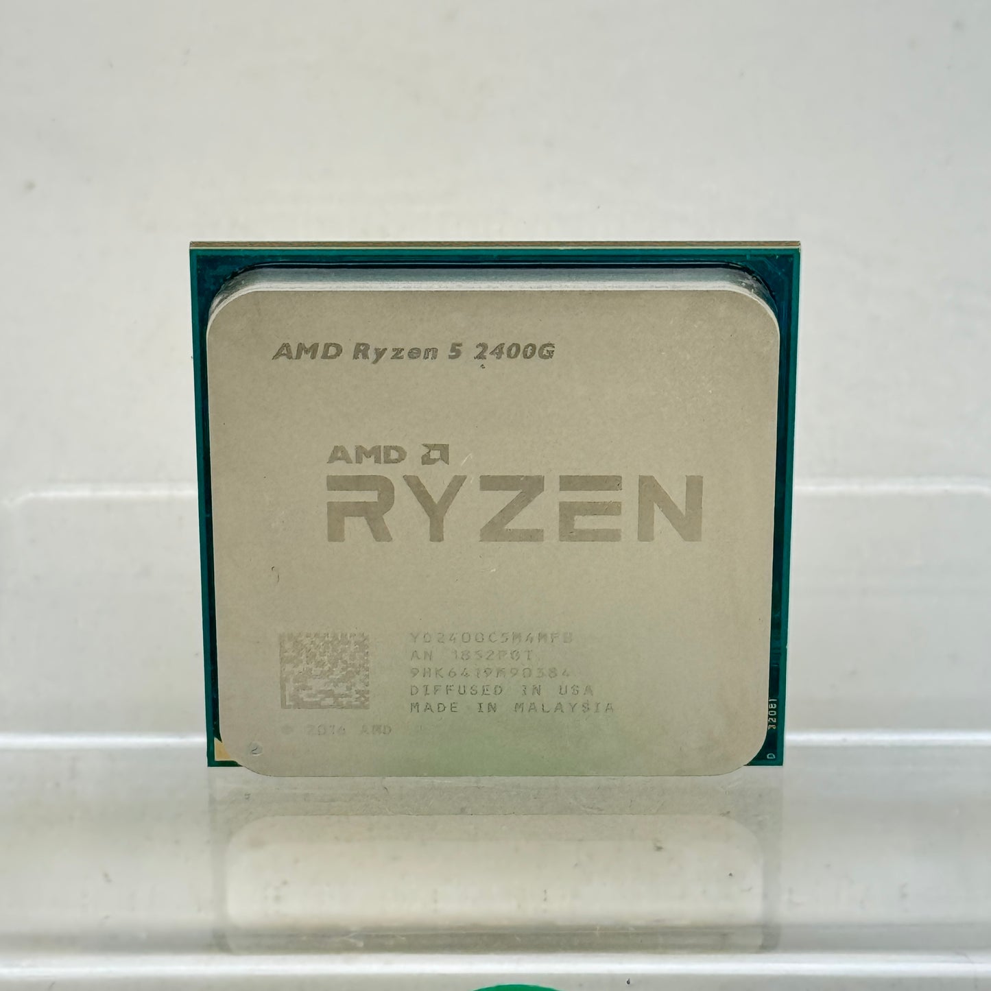 AMD Ryzen 5 2400G 3.60GHz Quad Core YD2400C5M4MFB 8 Thread AM4