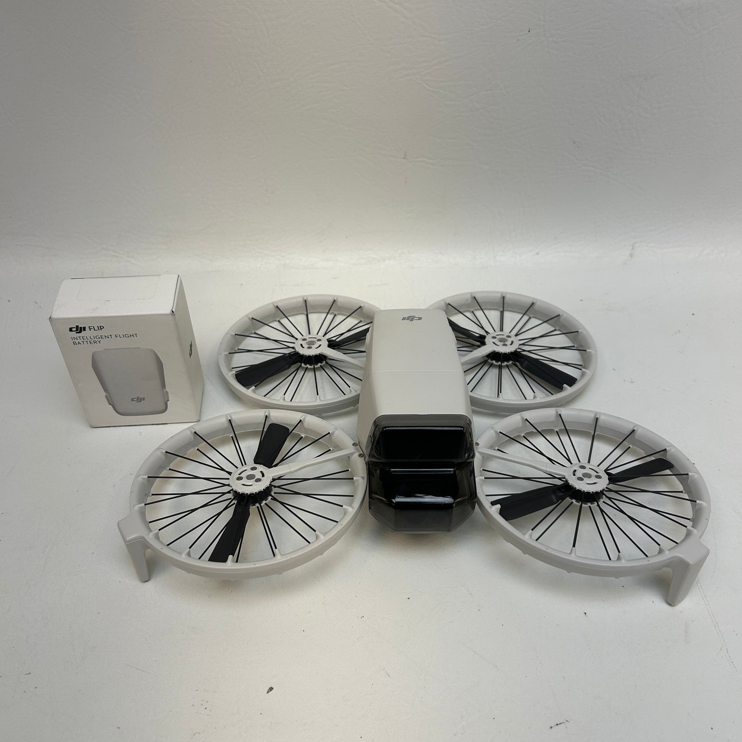 DJI Flip 4K Quadcopter Camera Drone DF1A0424