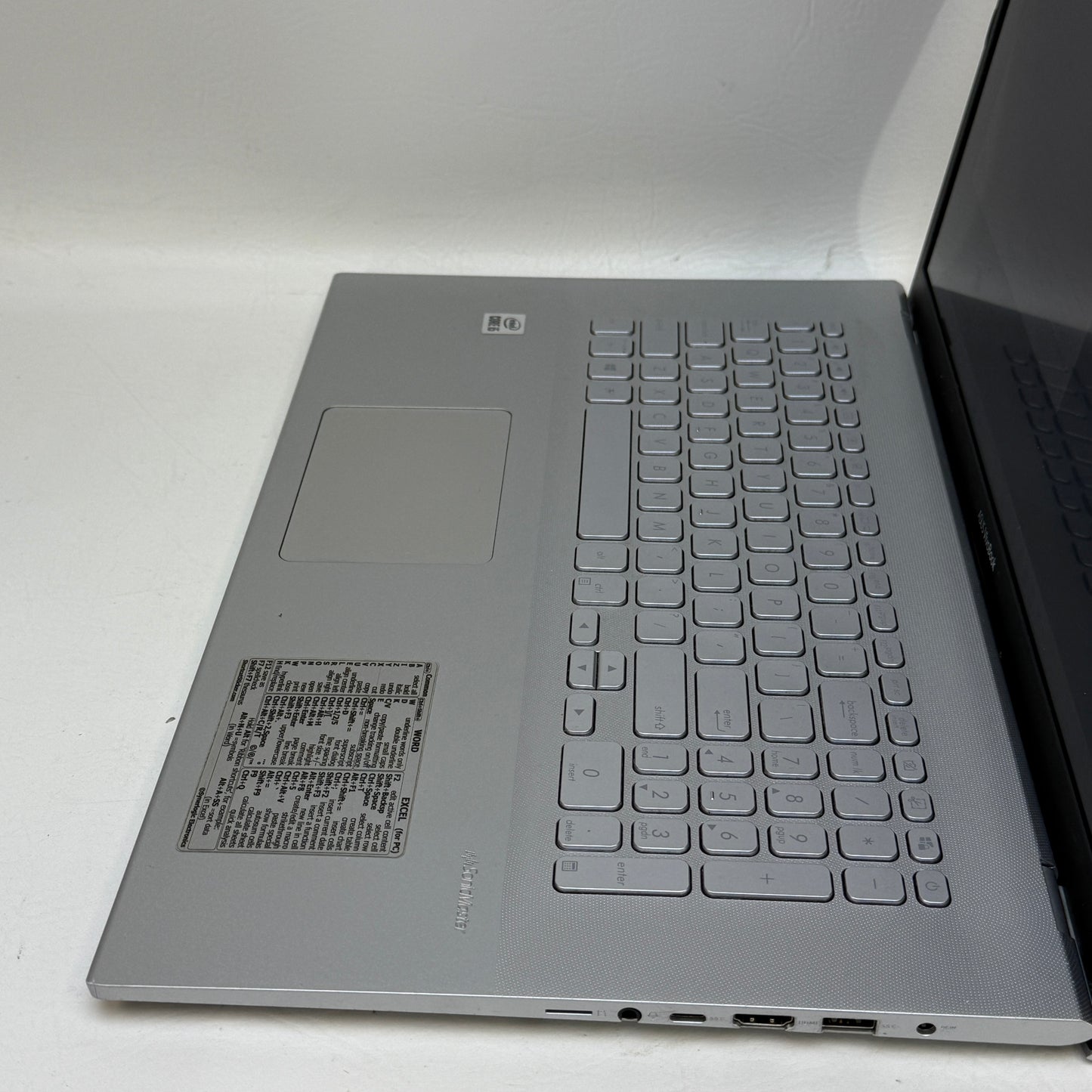 Asus Vivobook 17 X712J 17.3" i5-1035G1 1.0GHz 12GB RAM 1TB HDD