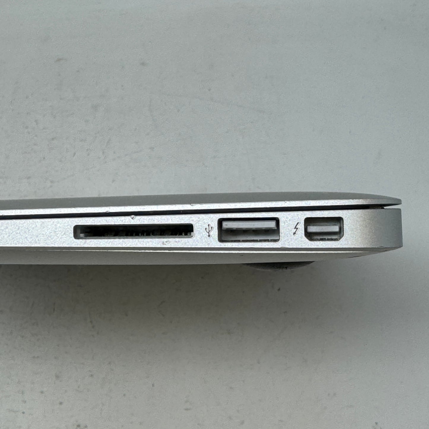 2017 Apple MacBook Air 13.3" i5 1.8GHz 4GB RAM 128GB SSD Silver A1466