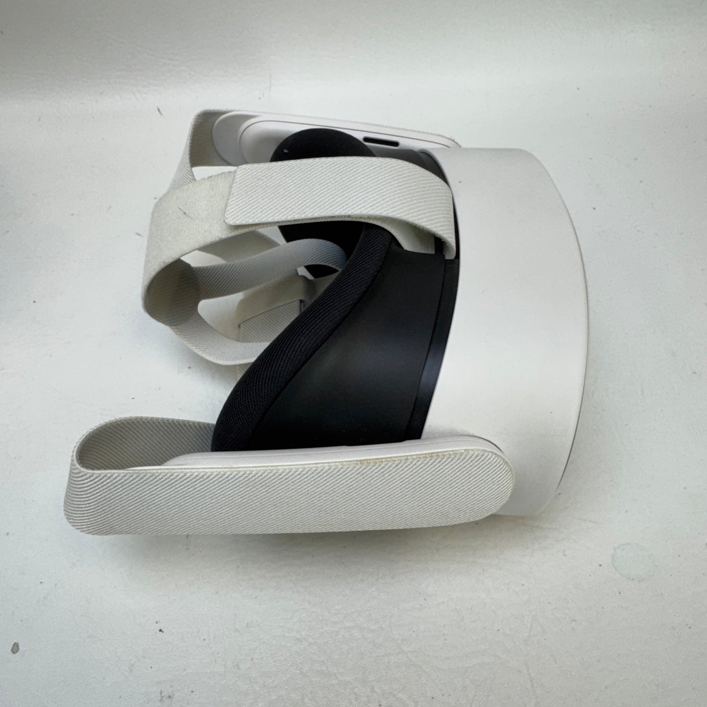 Meta Quest 3S 128GB Standalone All-in-One VR Headset P97