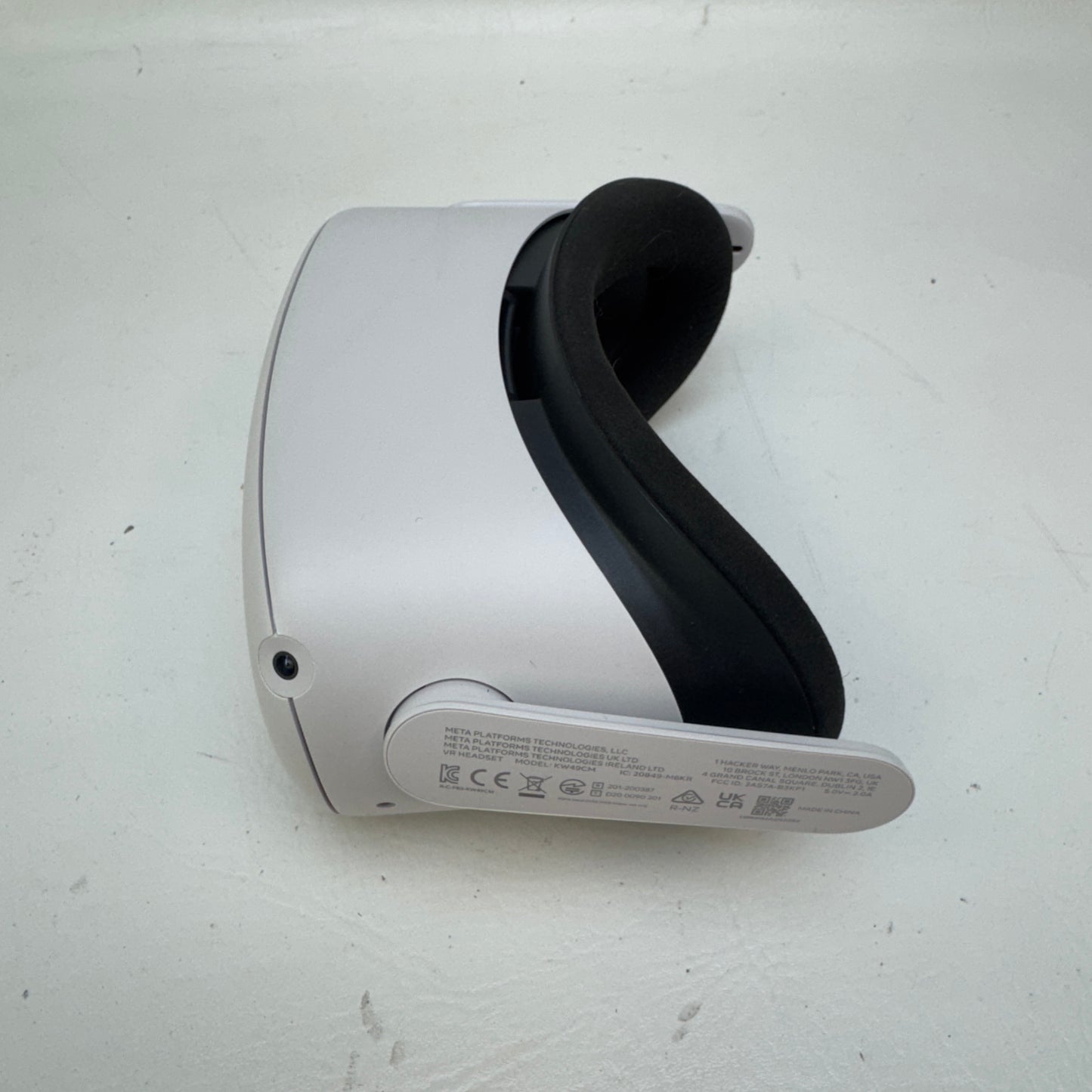 Meta Quest 2 128GB Standalone All-in-One VR Headset w/controllers KW49CM