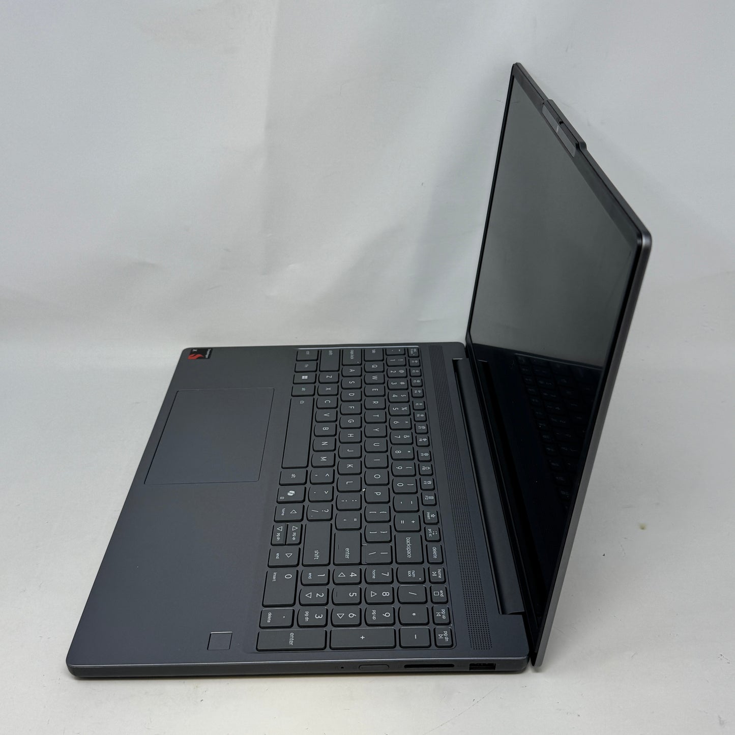 Lenovo IdeaPad Slim 3 15Q8X10 15.3 Snapdragon X-X126100 " 2.96Ghz 16GB RAM 256GB SSD