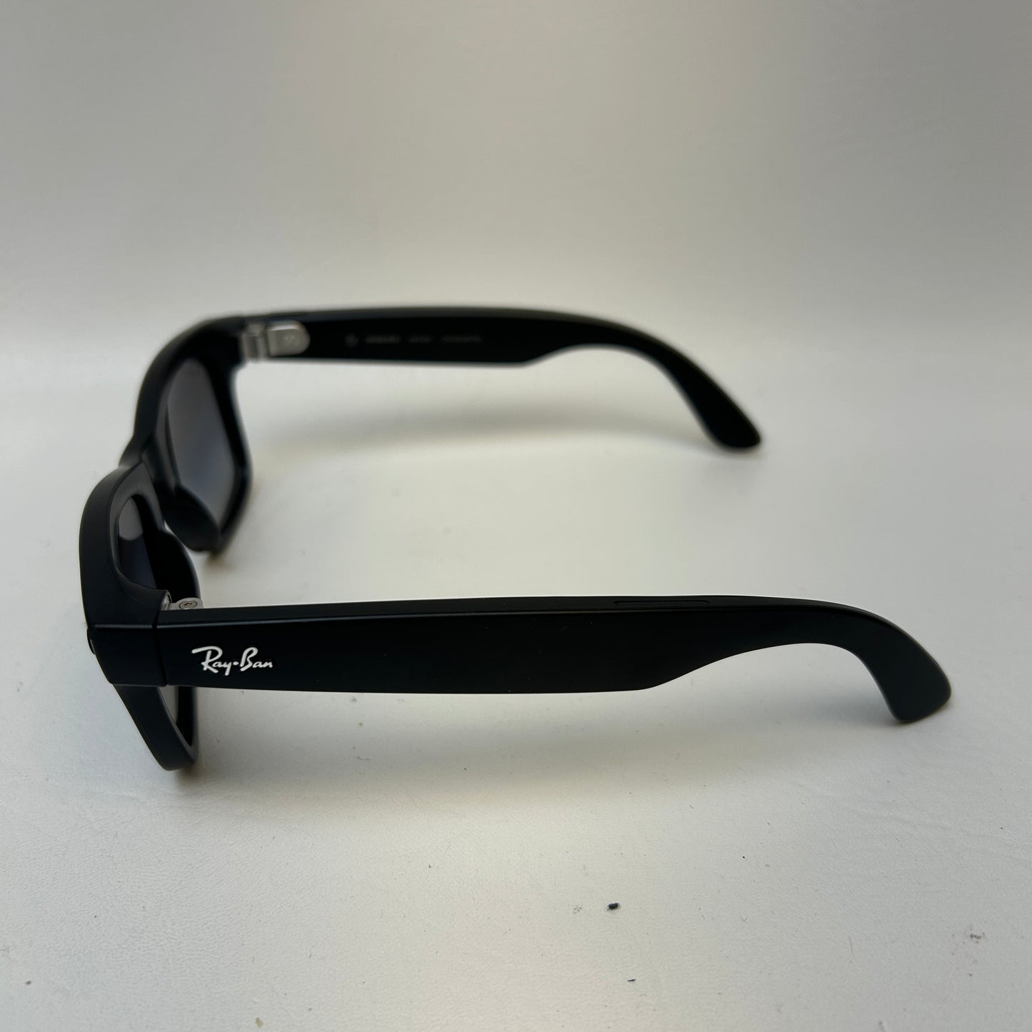 Ray-Ban Meta Wayfarer Gen 1 Matte Black Transitions RW4006 601S1M AI Smart Glasses