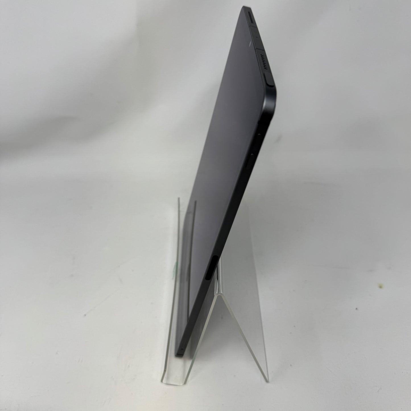 Factory Unlocked Apple iPad Air 5th Gen 64GB Space Gray MM6R3LL/A