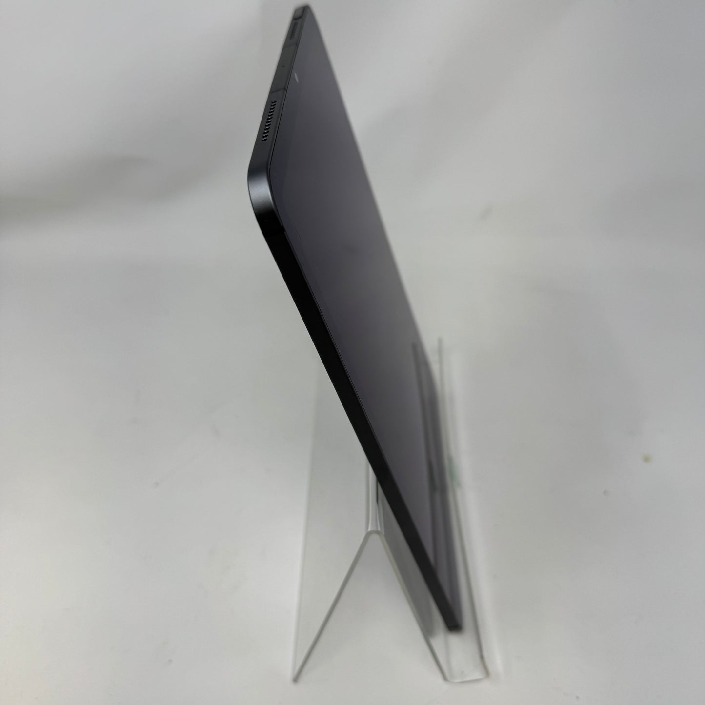 Factory Unlocked Apple iPad Air 5th Gen 64GB Space Gray MM6R3LL/A
