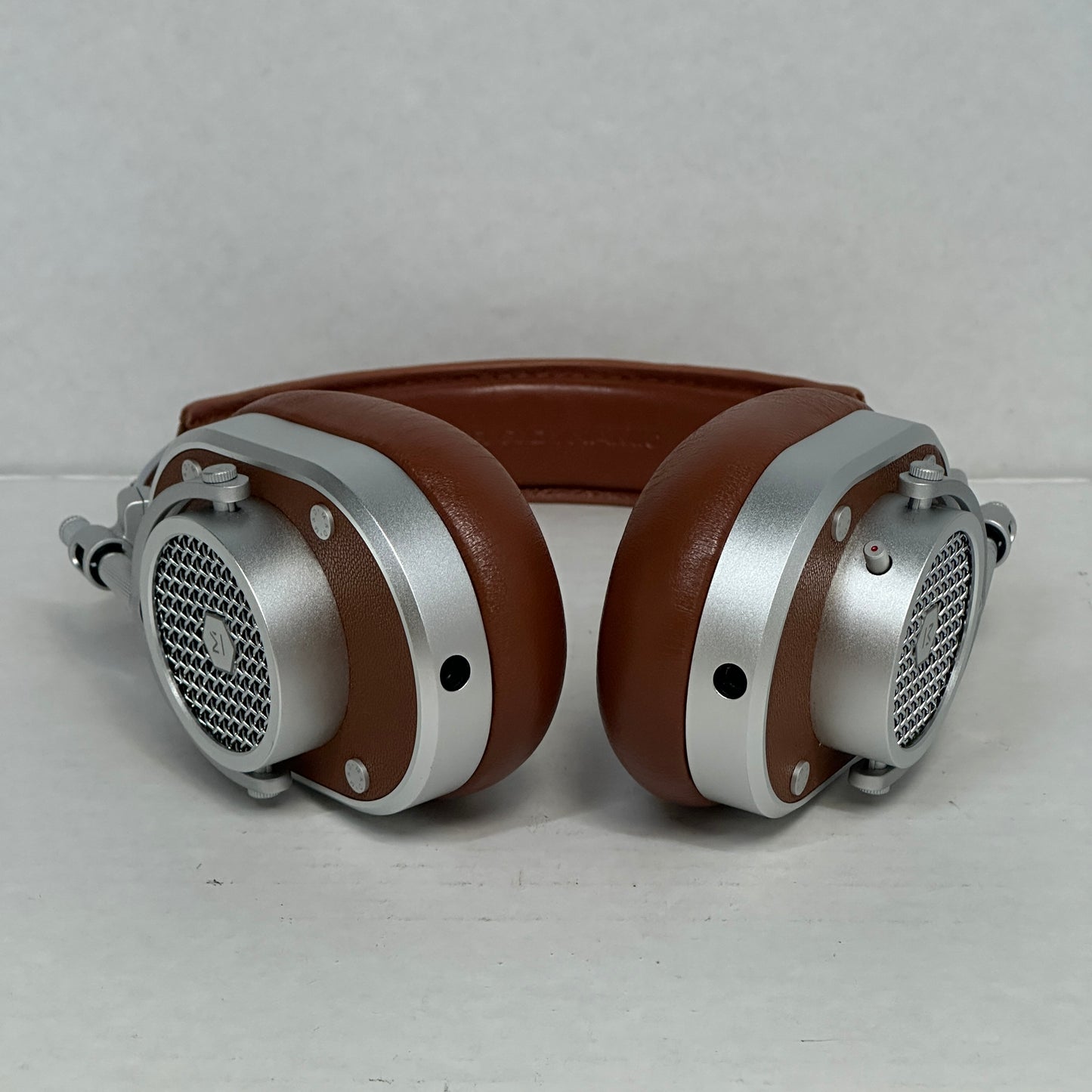 Master & Dynamic MH40 Over-Ear Headphones Brown/Silver Detachable Cable 3.5mm