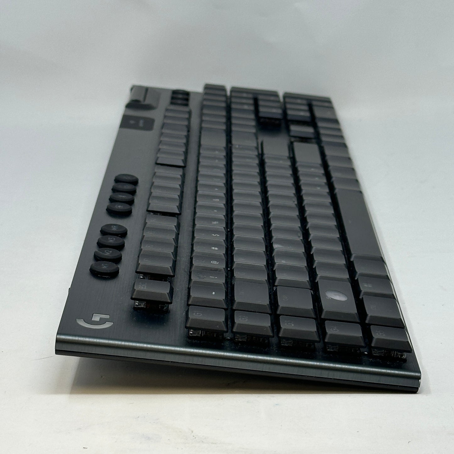 Logitech G915 Wireless RGB Mechanical Gaming Keyboard Y-R0069