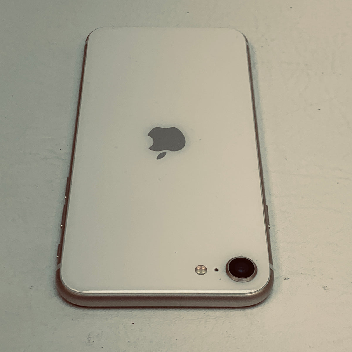 Factory Unlocked Apple iPhone SE 3rd Gen 64GB Starlight MMX63LL/A